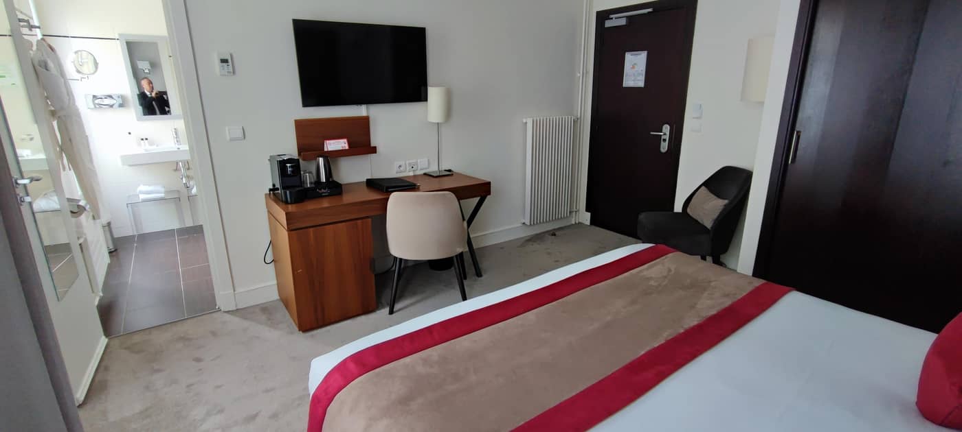 Hotel-Elysees-Bassano-Room-44
