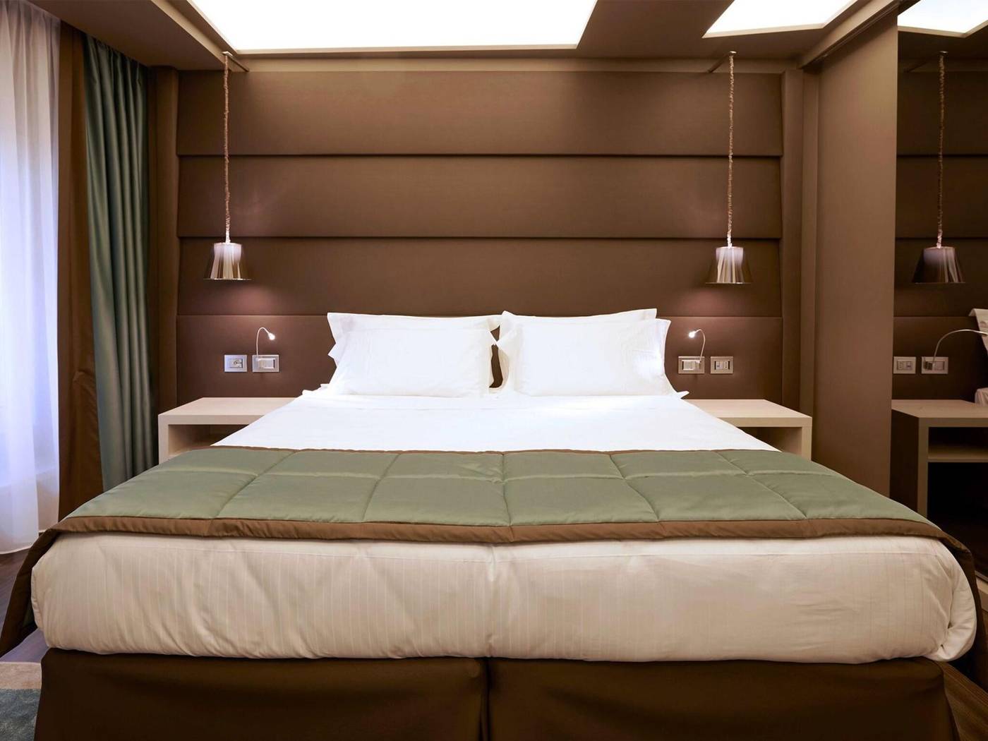 Harry-s-Bar-Trevi-Hotel---Restaurant-Room-38