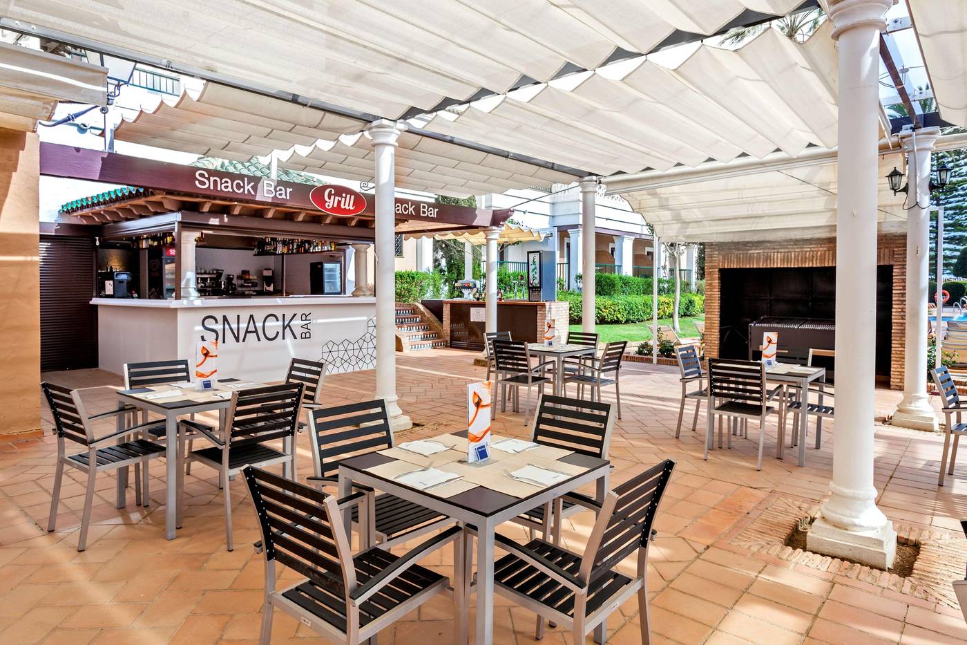 Barcelo-Isla-Canela-Bar-10