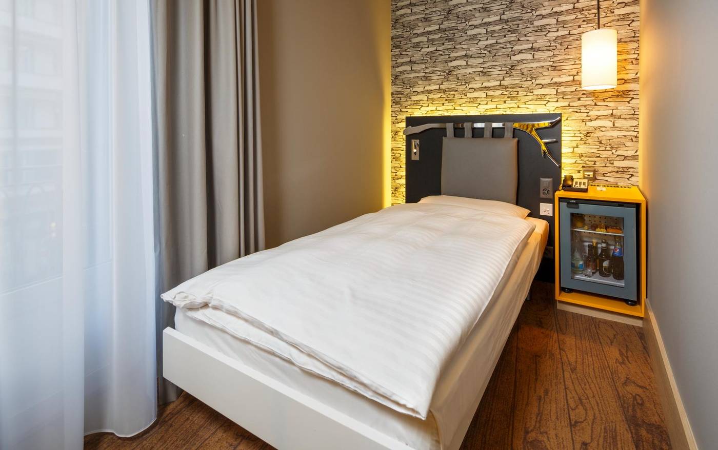 Swiss Wine By Fassbind-Switzerland-LAUSANNE-Room-9