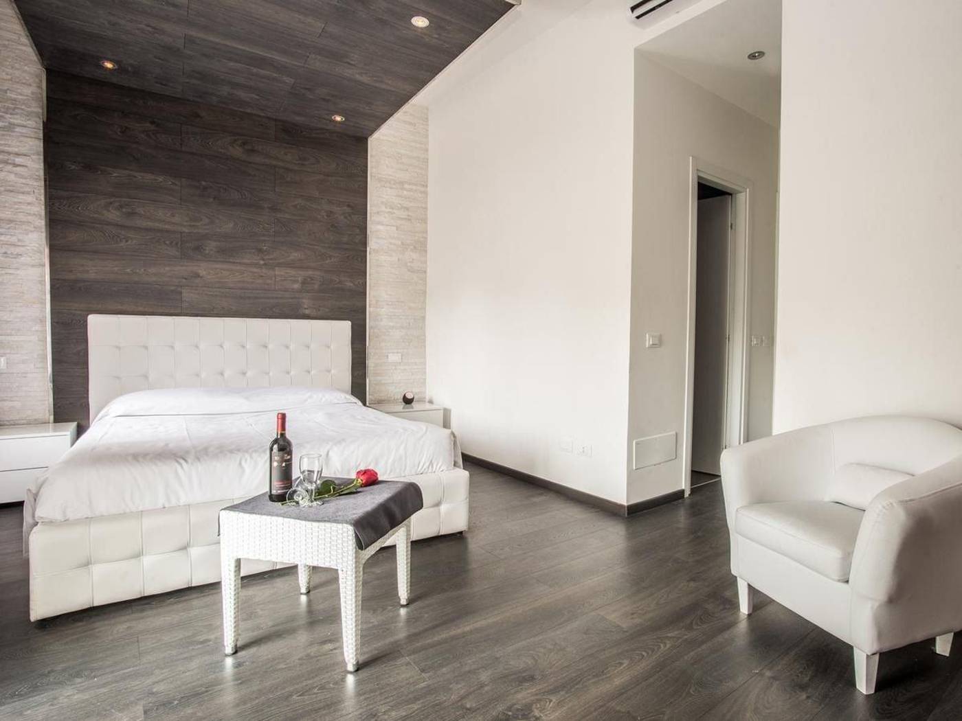 Royal-Rooms-Colosseo-Room-2