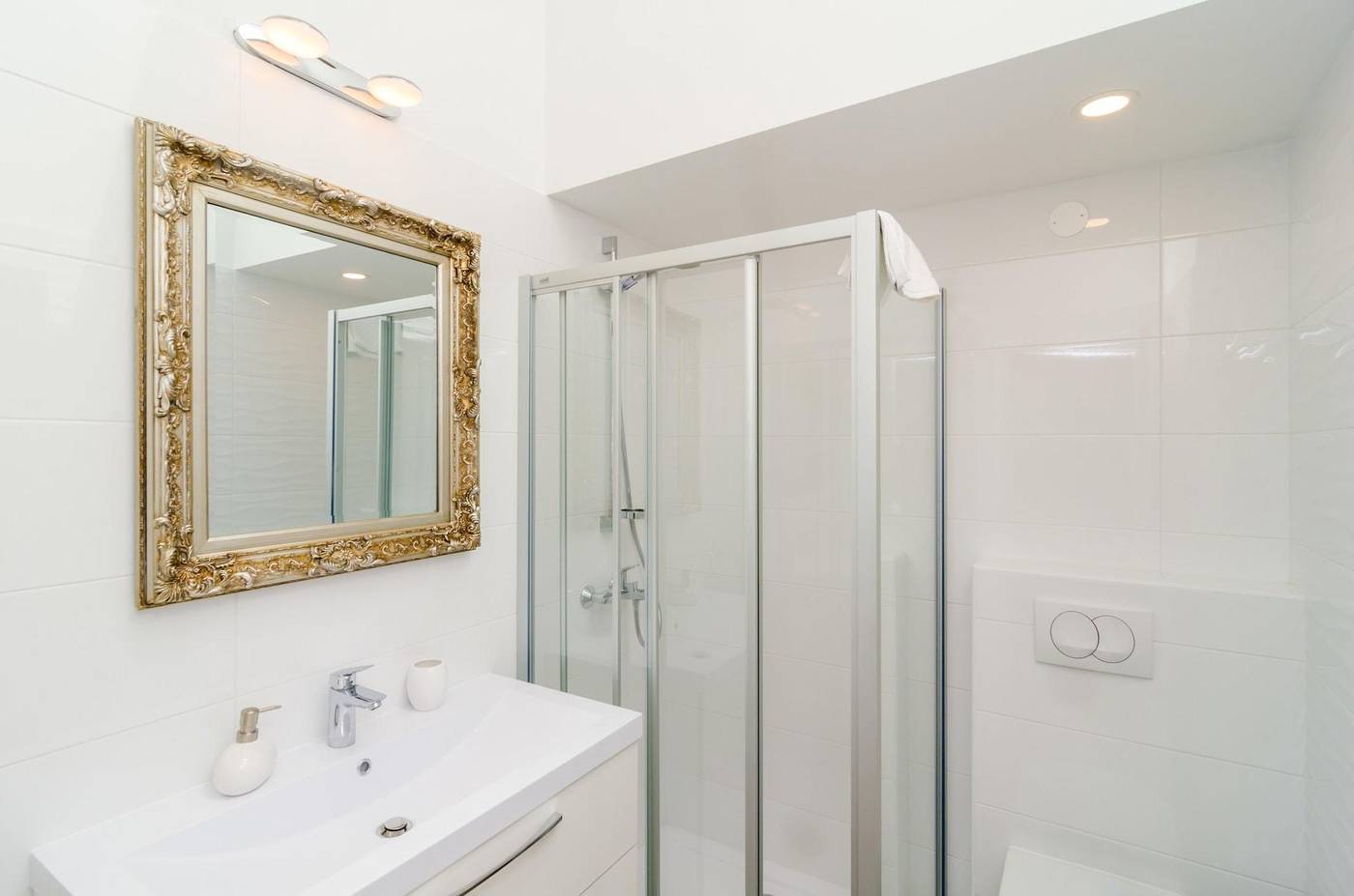 Cinema-View-House-Room-23