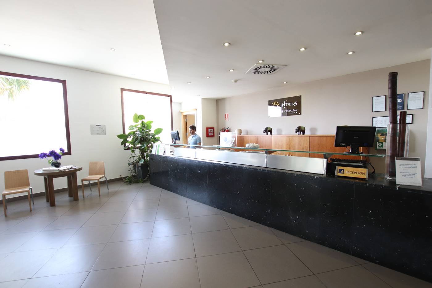 Ohtels-Campo-De-Gibraltar-Lobby-30