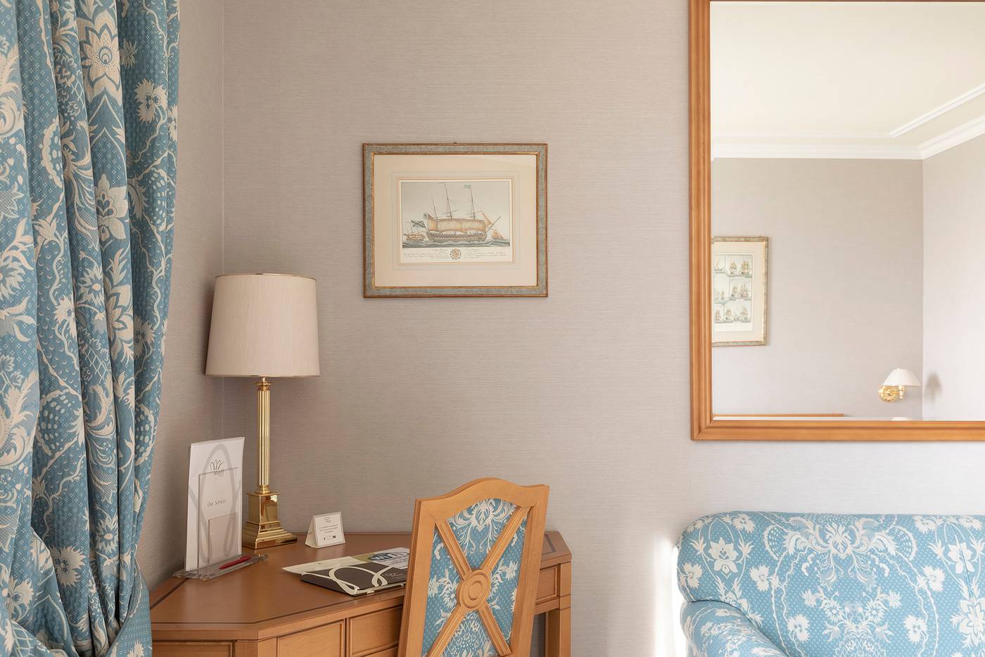 Royal-Garden-Hotel-Room-9