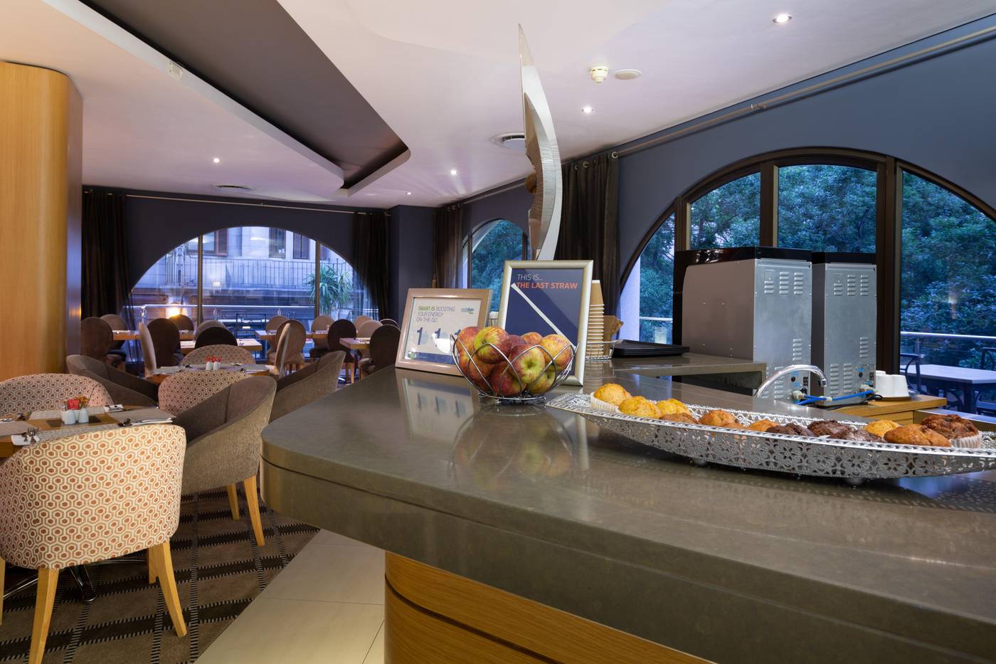 Holiday-Inn-Express-Cape-Town-City-Centre-Bar-16