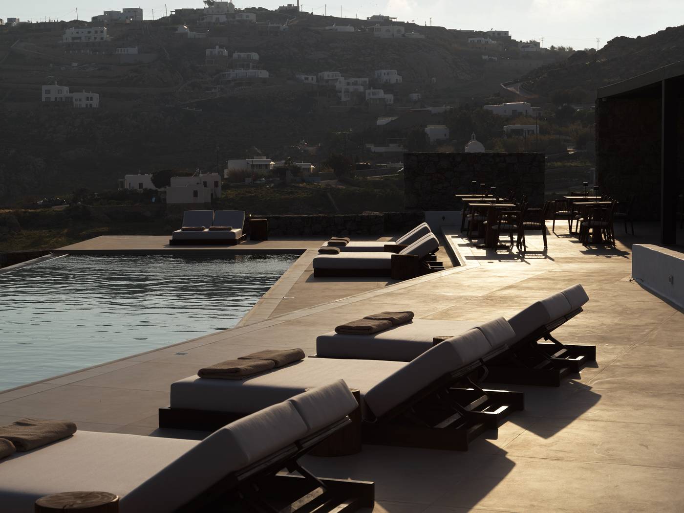 Ezio-Bo-Luxury-Living-Pool-10