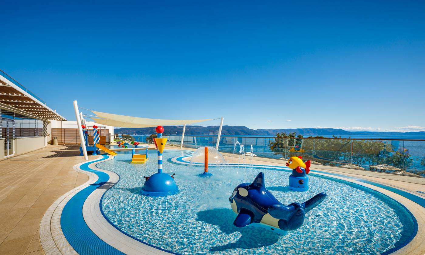 Valamar-Bellevue-Hotel---Residence-Pool-8