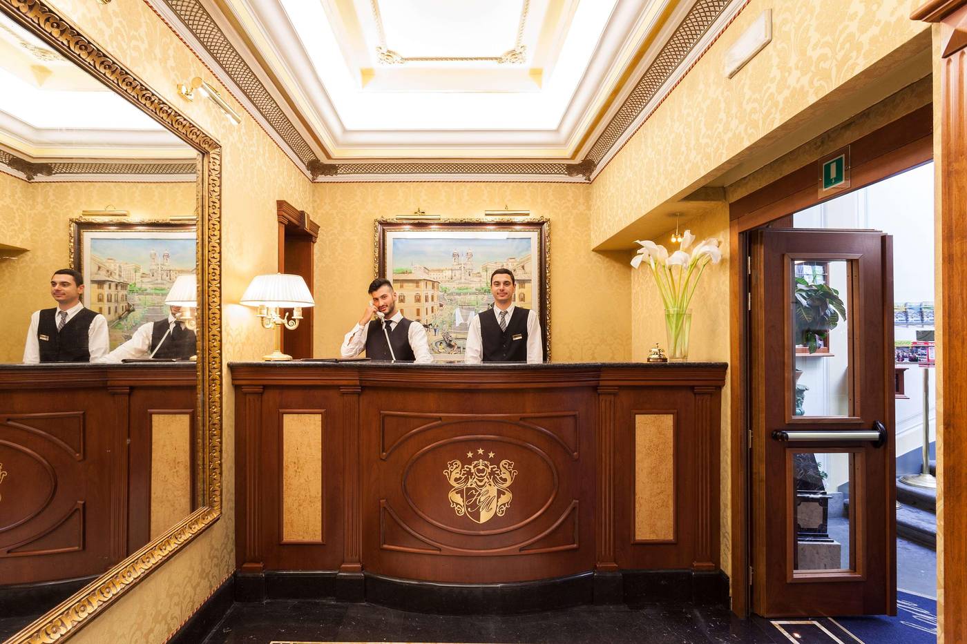 Hotel-Manfredi-Suite-In-Rome-Lobby-13