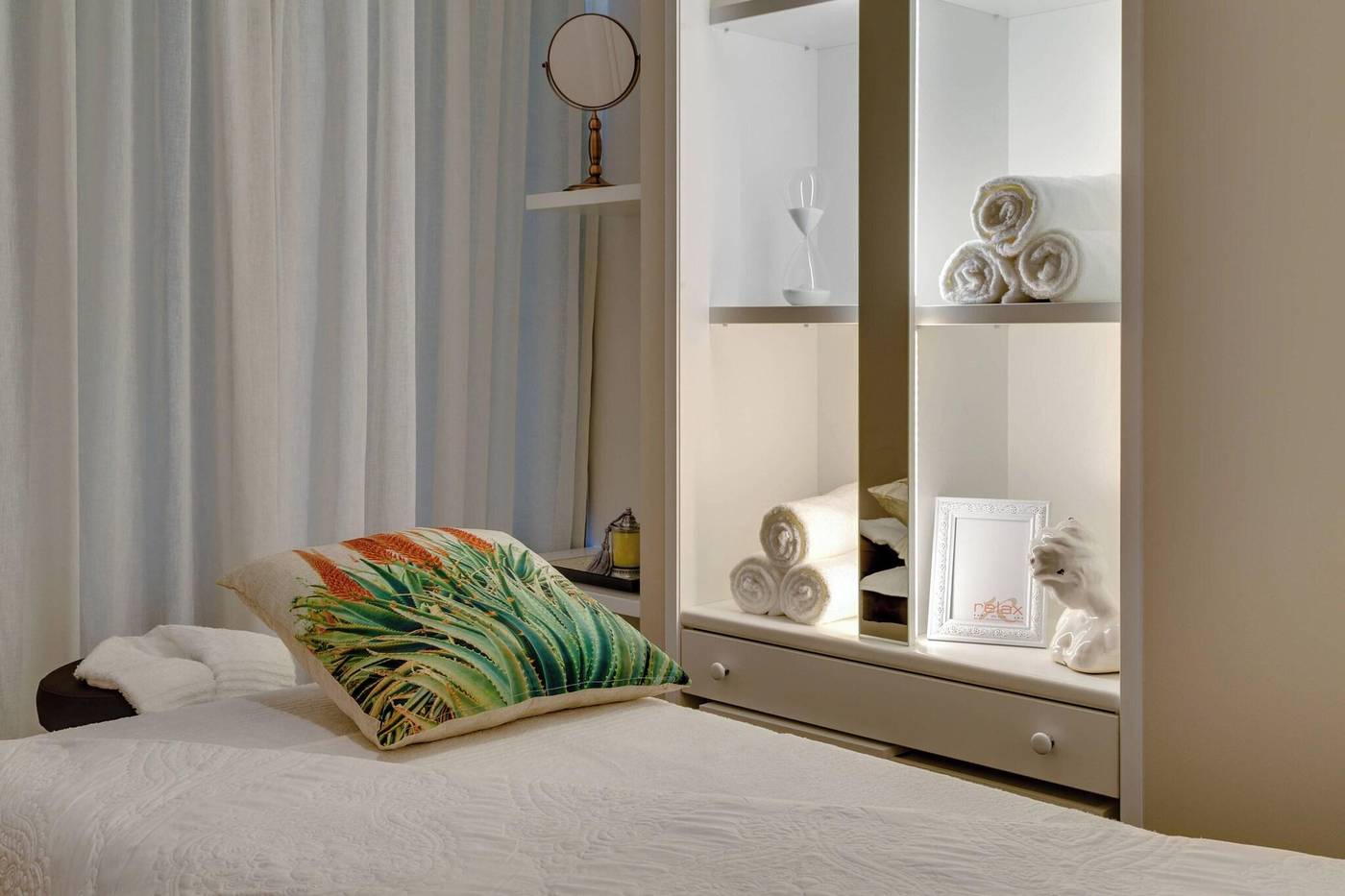 Protea-Hotel-Cape-Town-Waterfront-Breakwater-Lodge-Sports-and-Entertainment-7