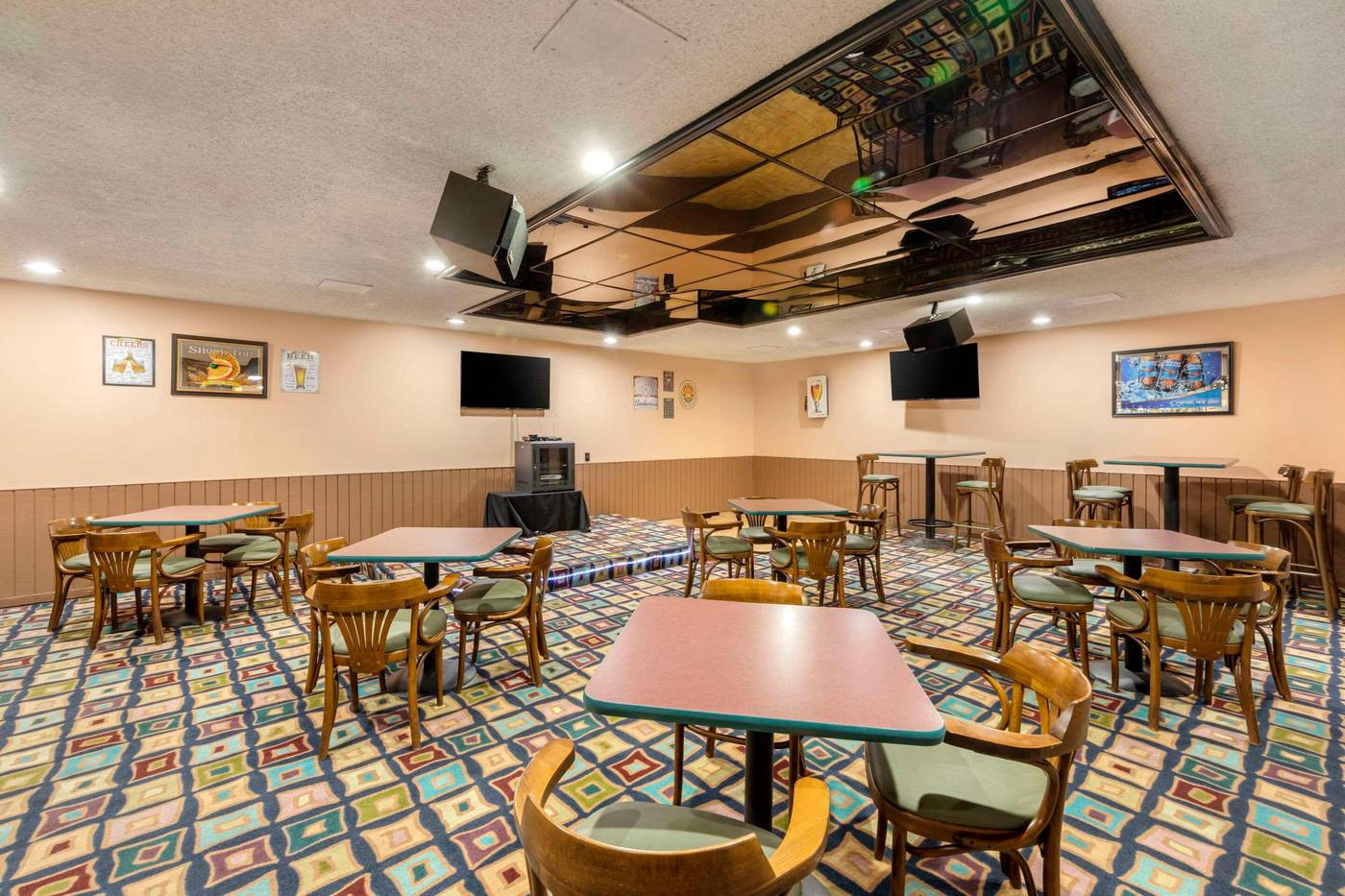 Clarion-Hotel-Anaheim-Resort-Bar-18