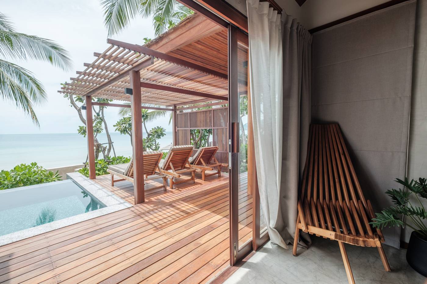 Banana-Fan-Sea-Resort-Room-3