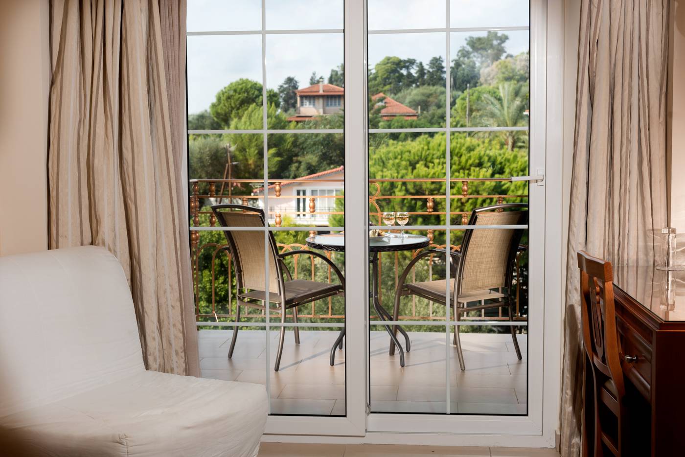 Avalon-Hotel-Room-11