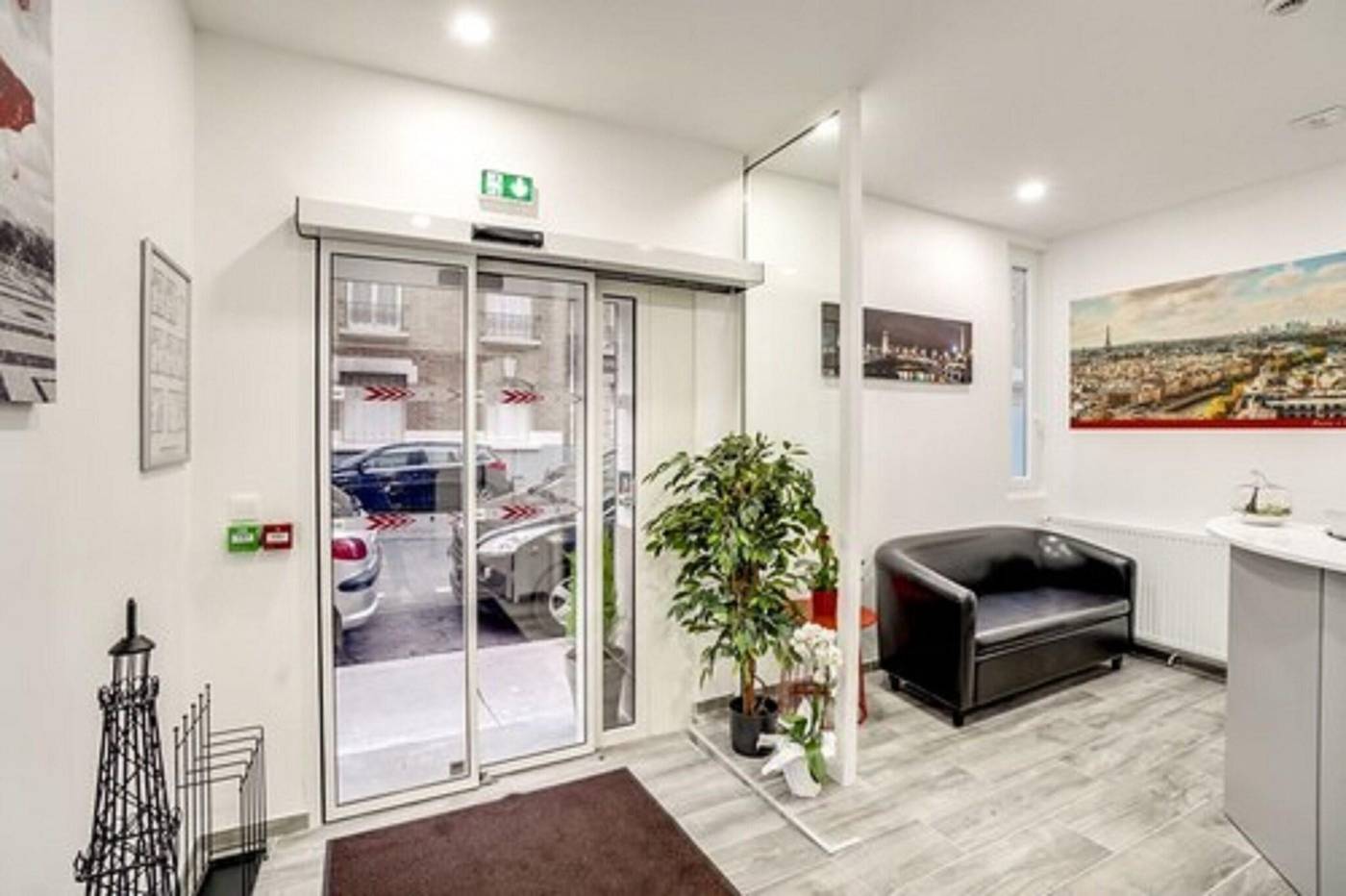 Paris-Hotel-Clichy-Lobby-11