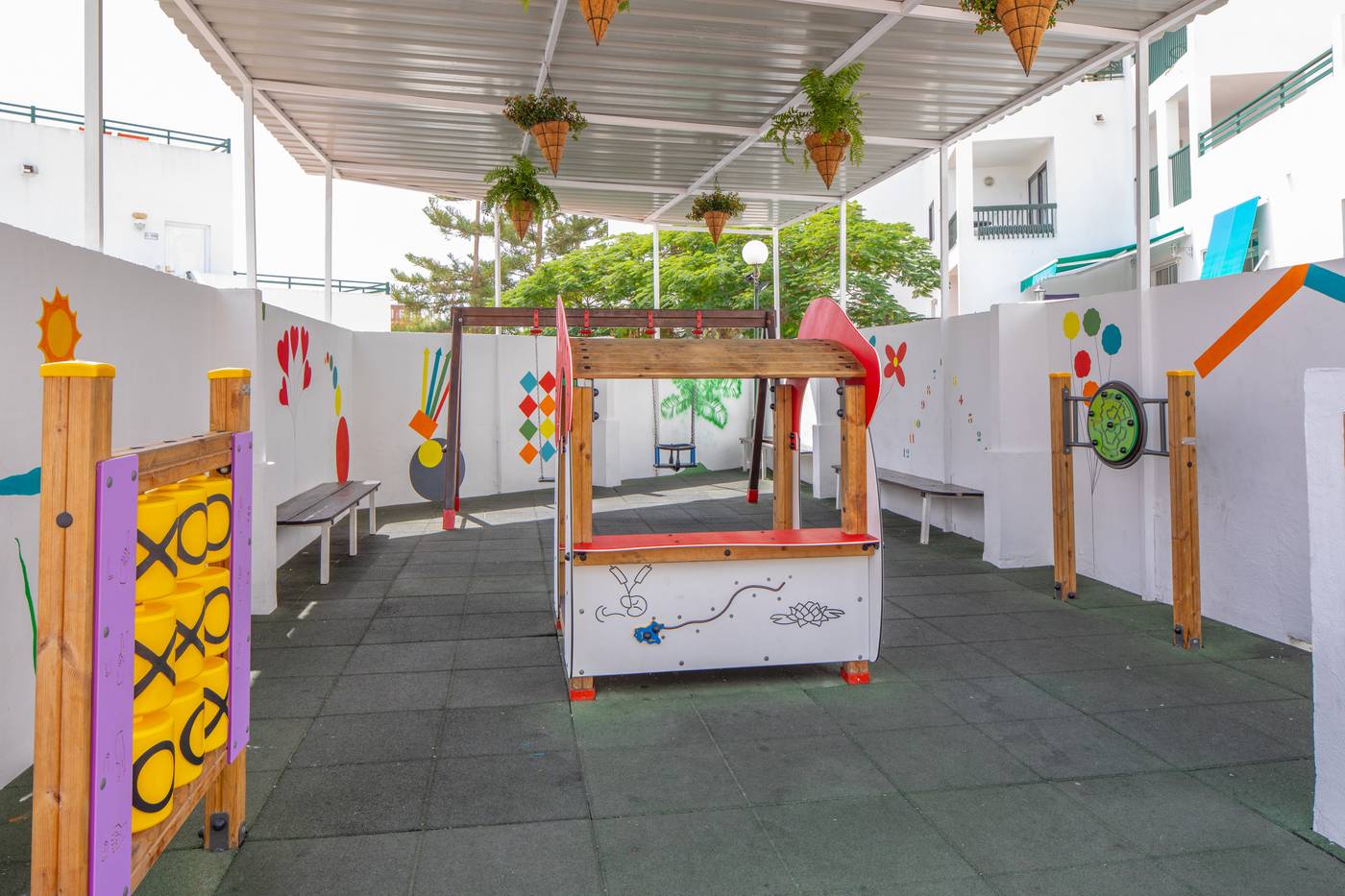 Sunset-Bay-Club-Sports-and-Entertainment-44