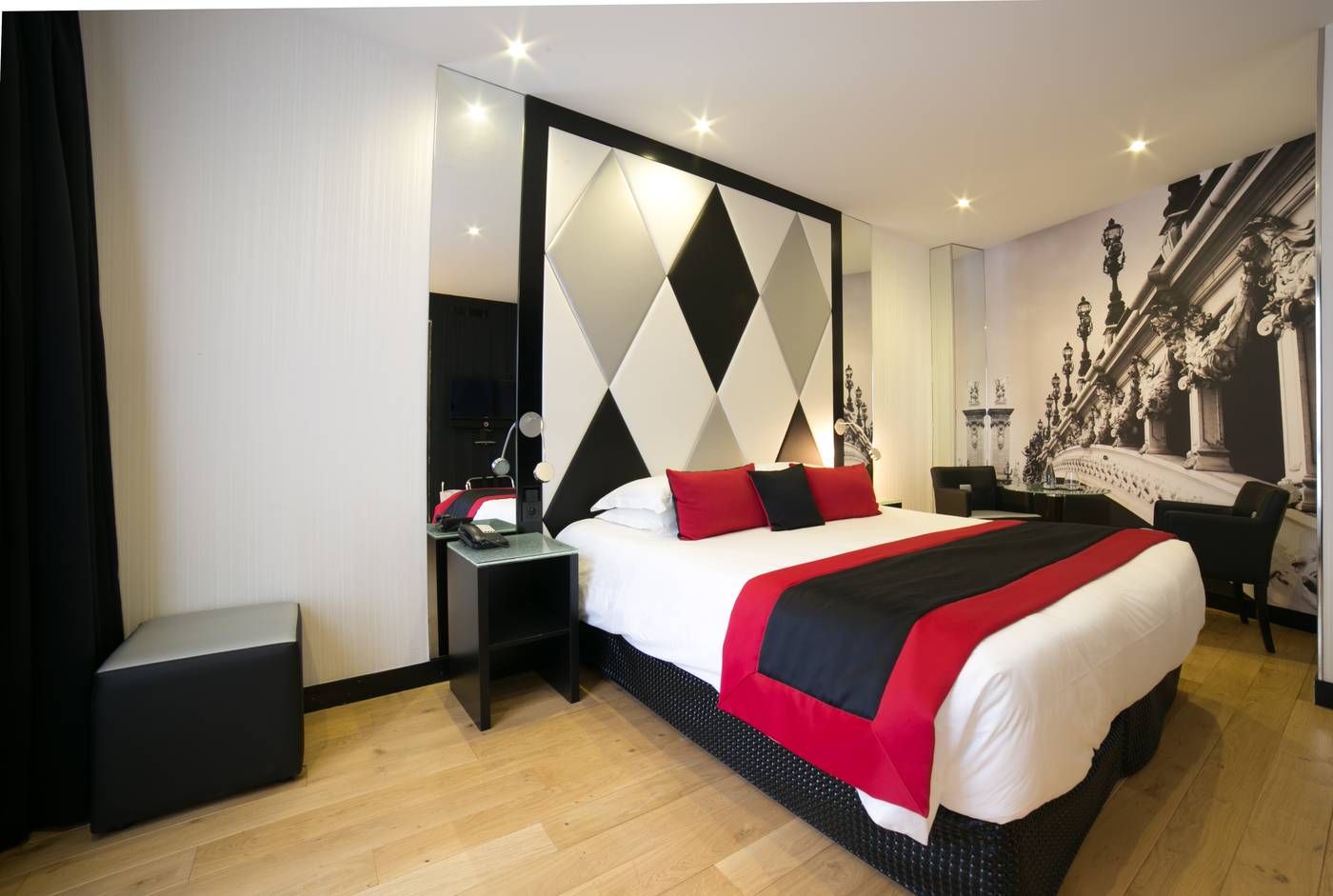 L-Empire-Paris-Room-19