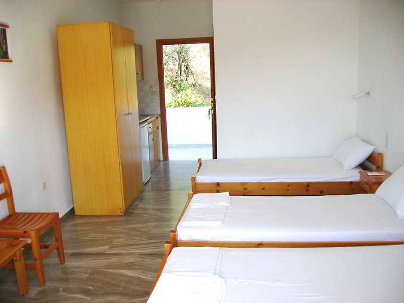 Diamantis-Studios-Room-7