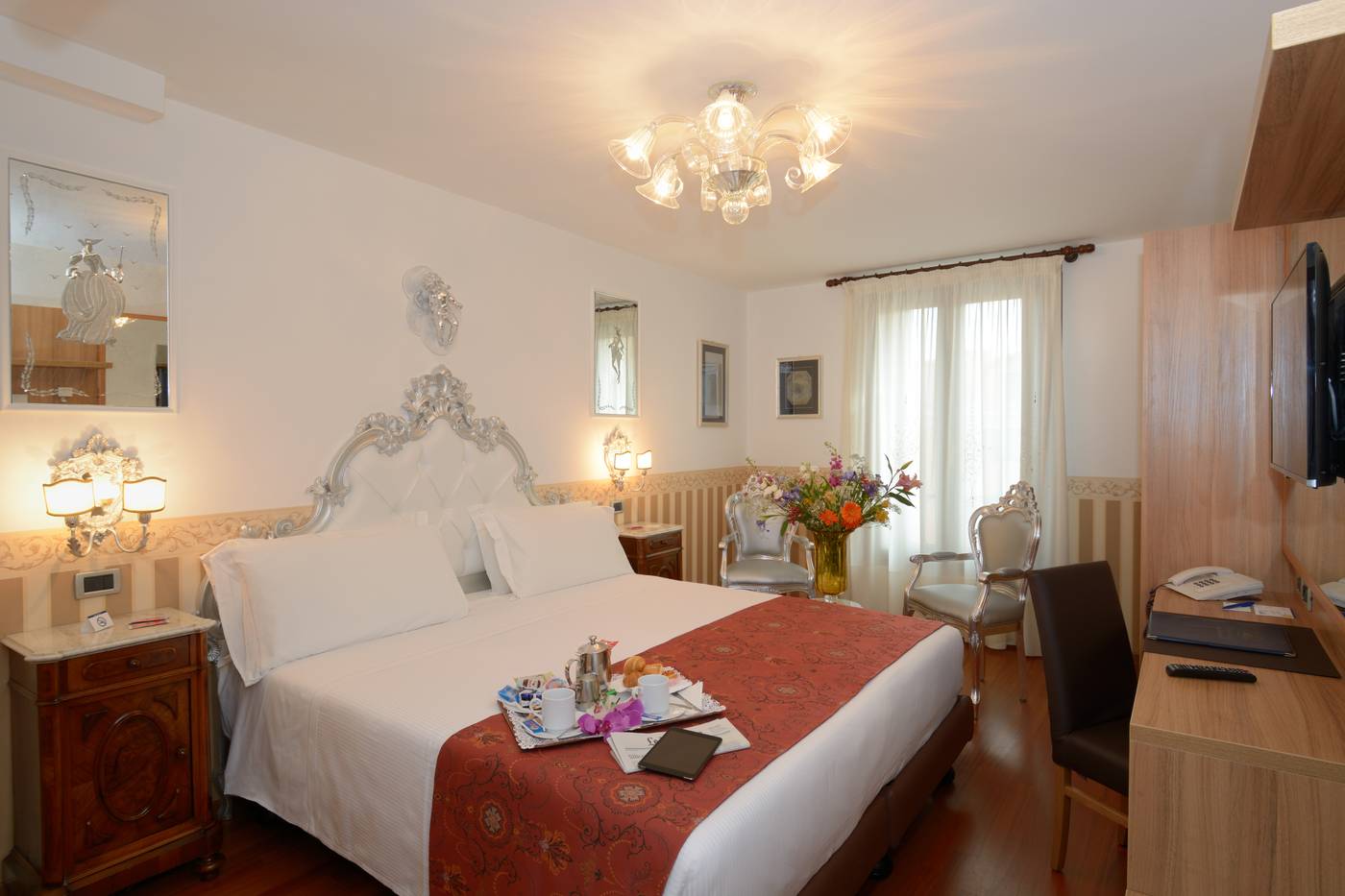 Unahotels-Ala-Venezia--Adults-16--Room-42