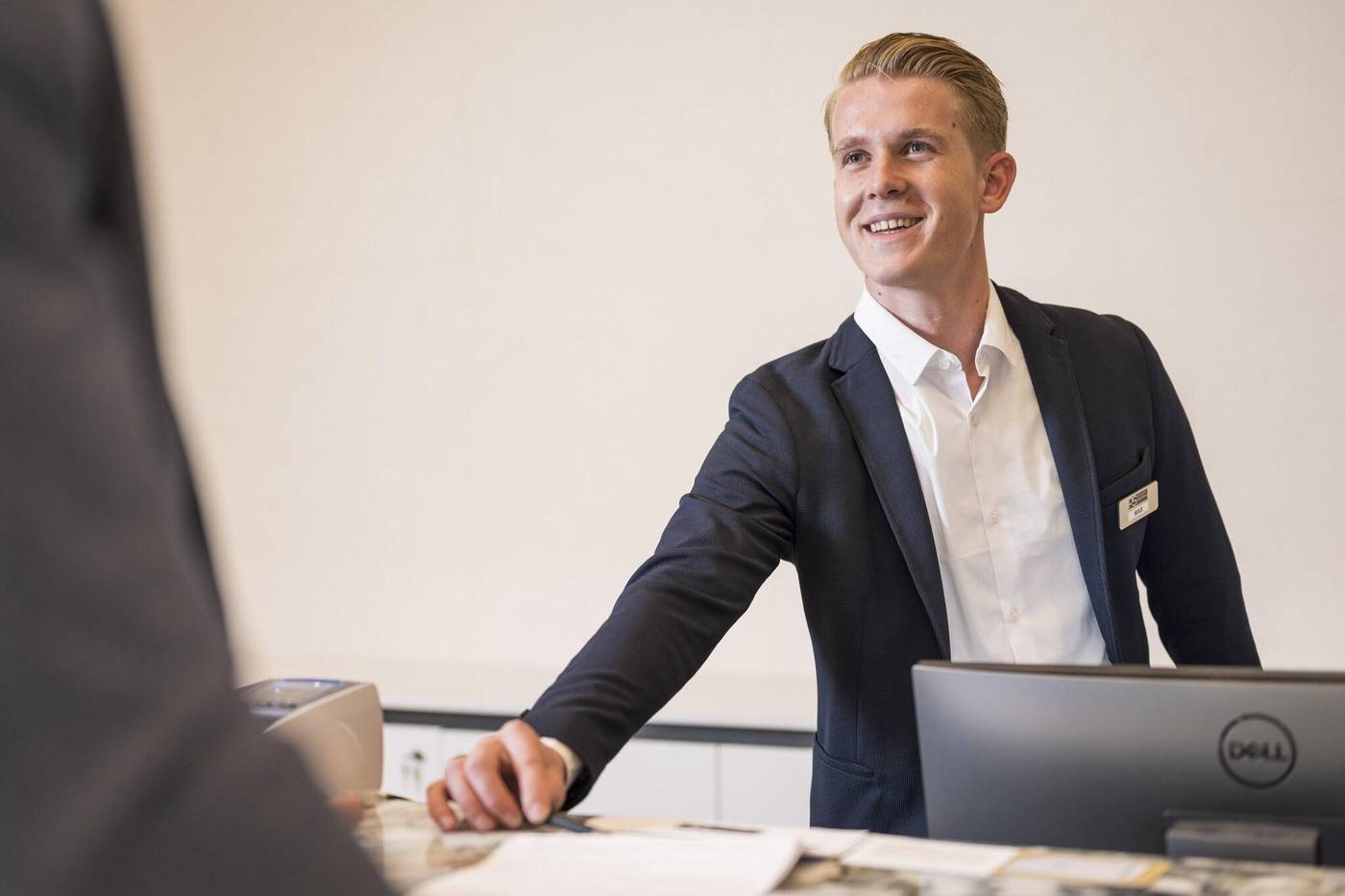 Premier-Suites-Plus-Amsterdam-Lobby-11