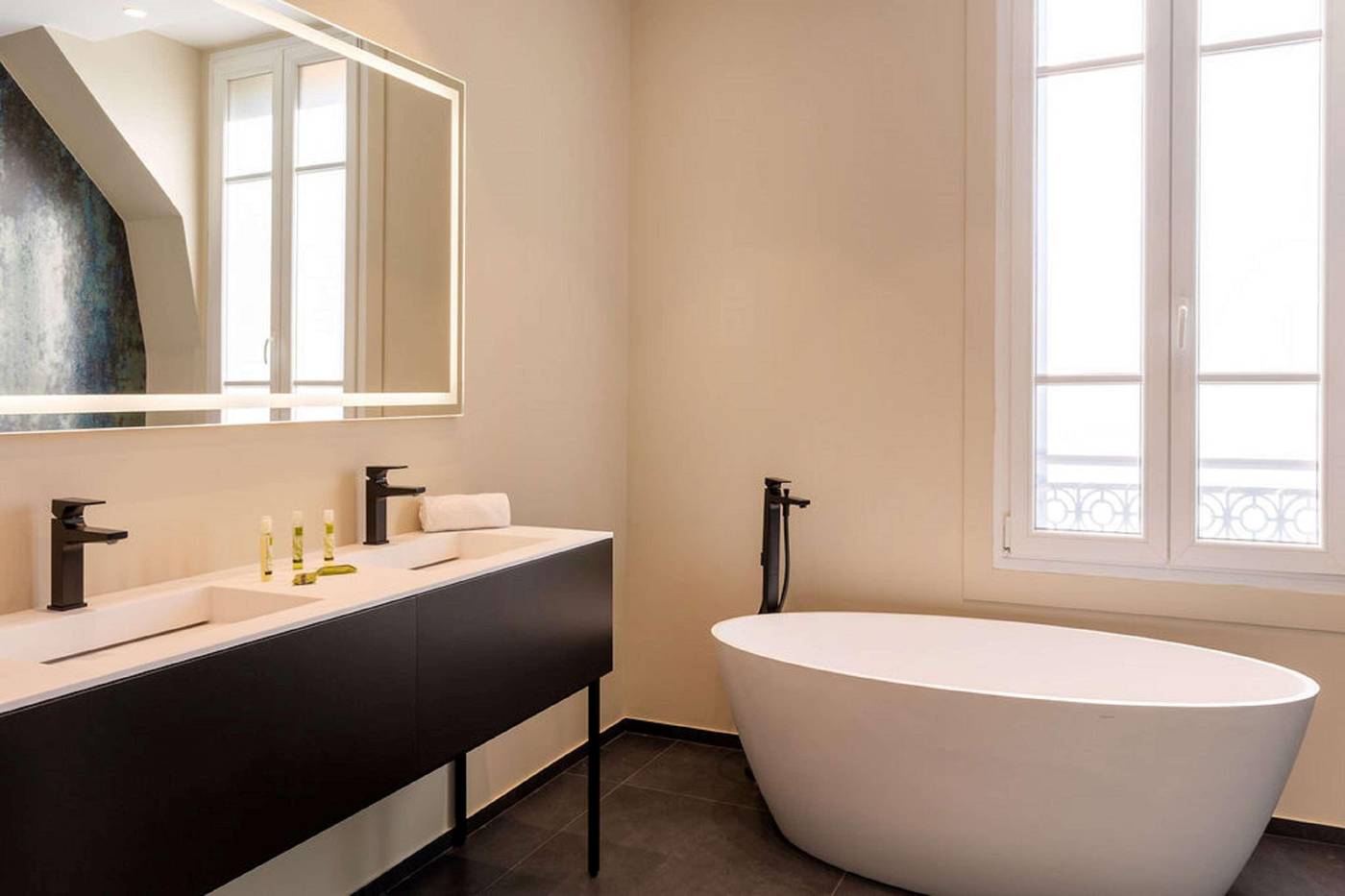 Apollinaire-Nice-Room-23