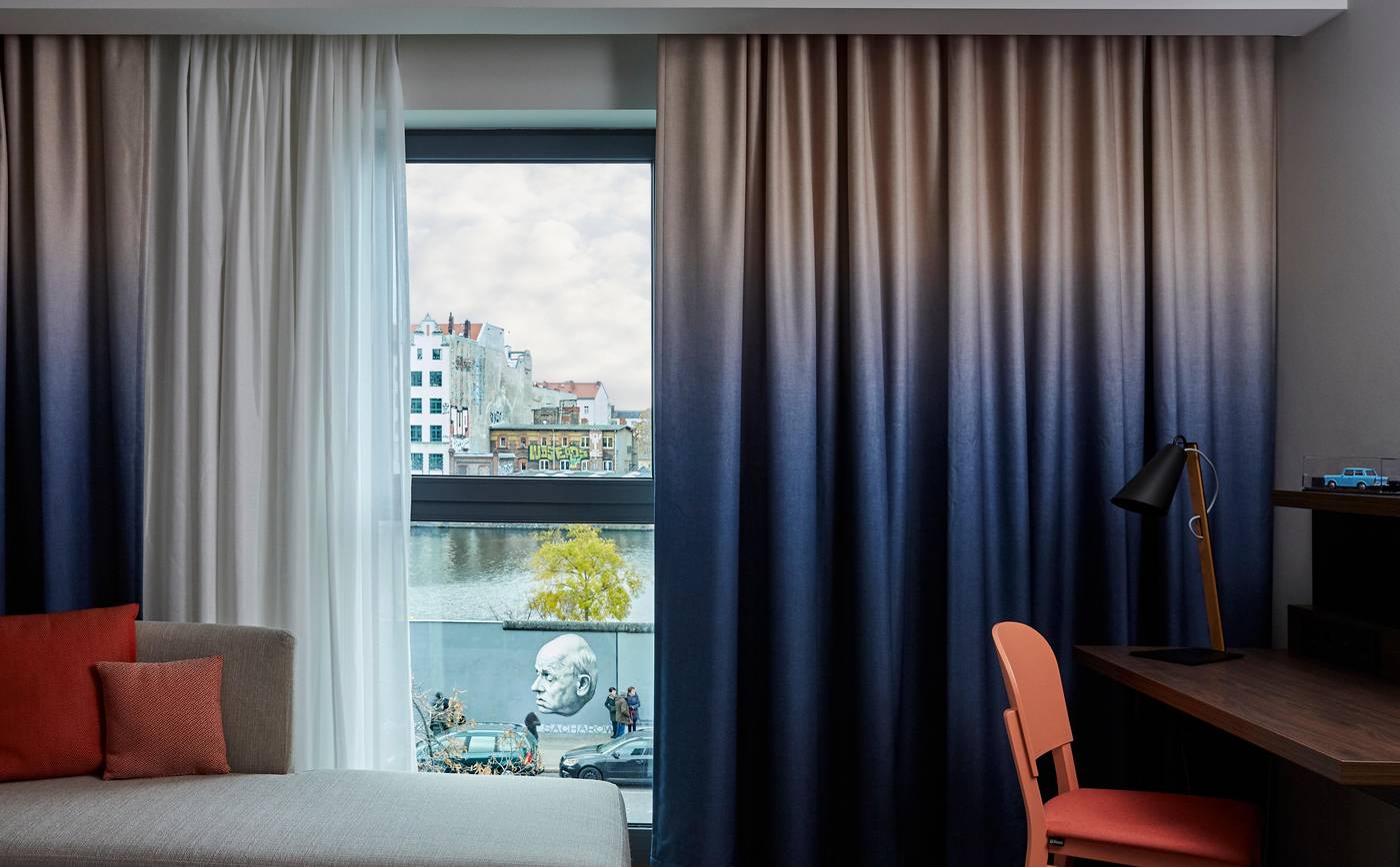 Hotel-Indigo-Berlin---East-Side-Gallery-Room-32