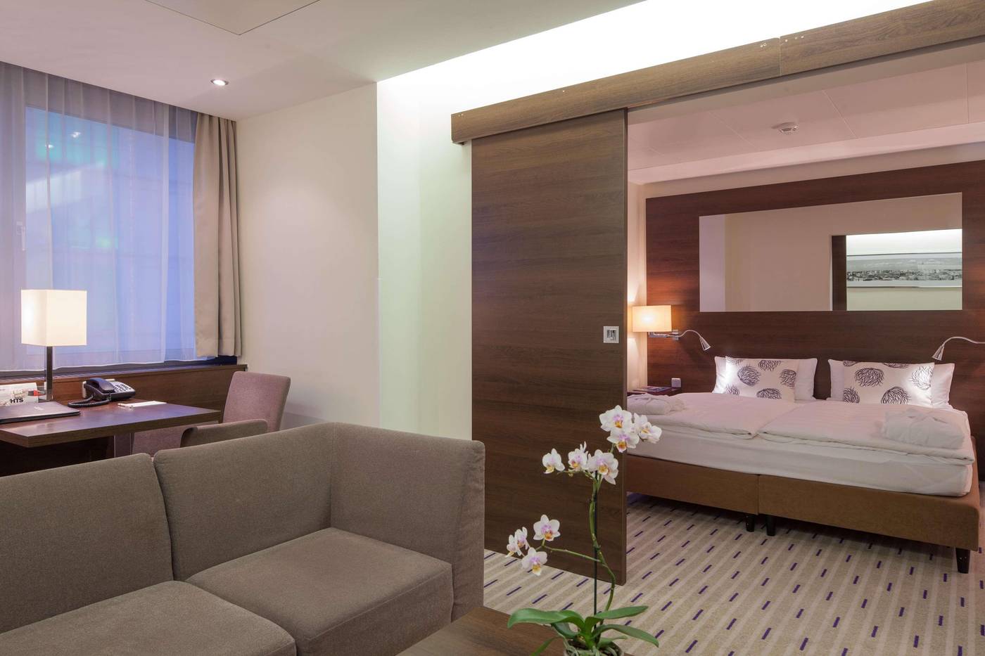 Park-Inn-by-Radisson-Berlin-Alexanderplatz-Room-44