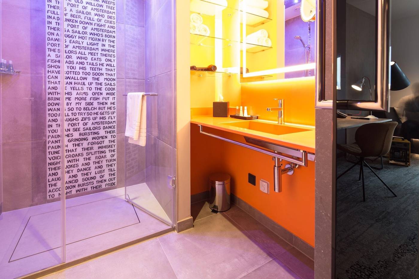 Jaz-in-the-City--Amsterdam-Room-43