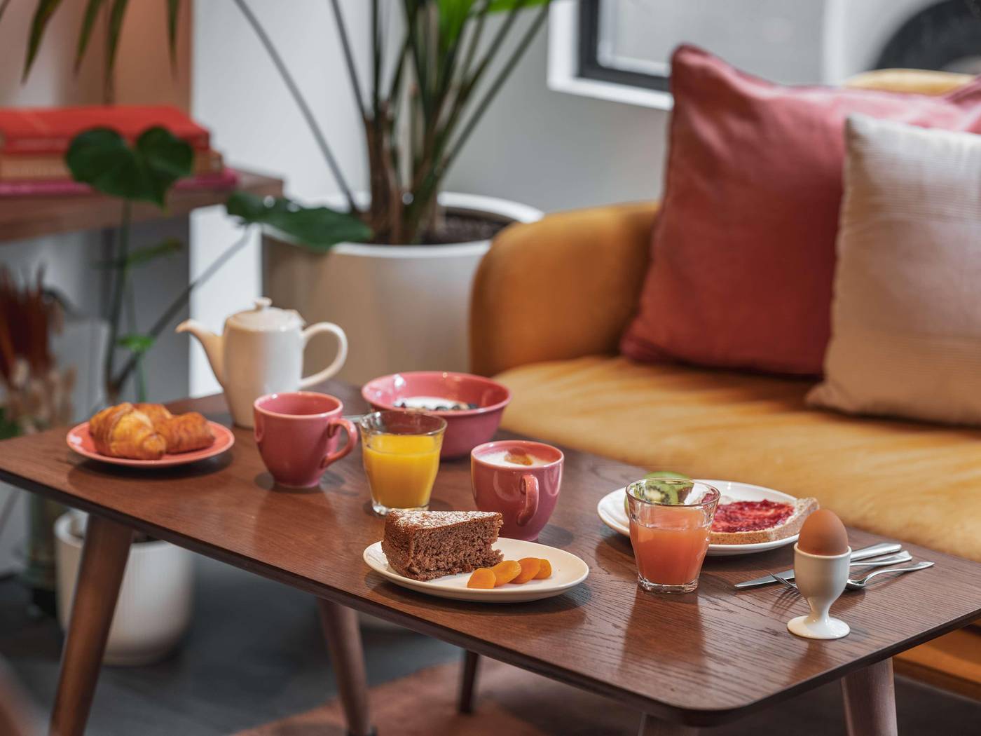 Seven-Hotel-Lobby-56