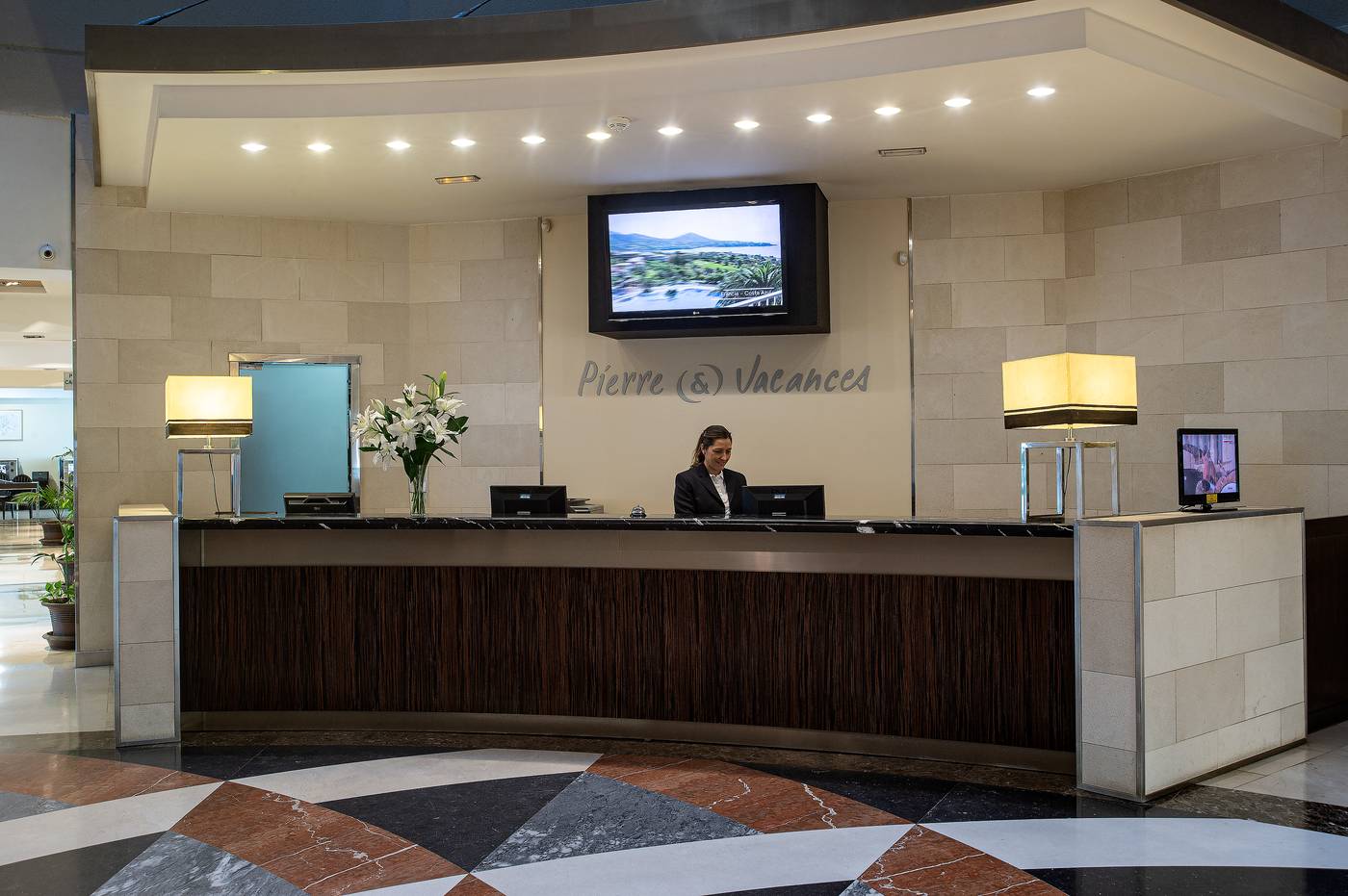 Pierre---Vacances-Benalmadena-Principe-Lobby-25