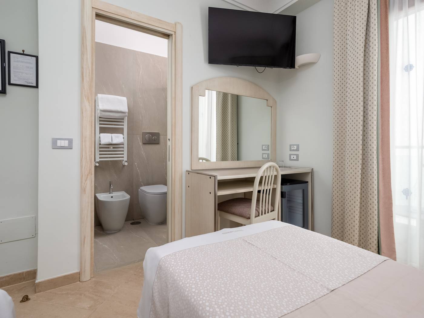 Comfort-Hotel-Gardenia-Sorrento-Coast-Room-41