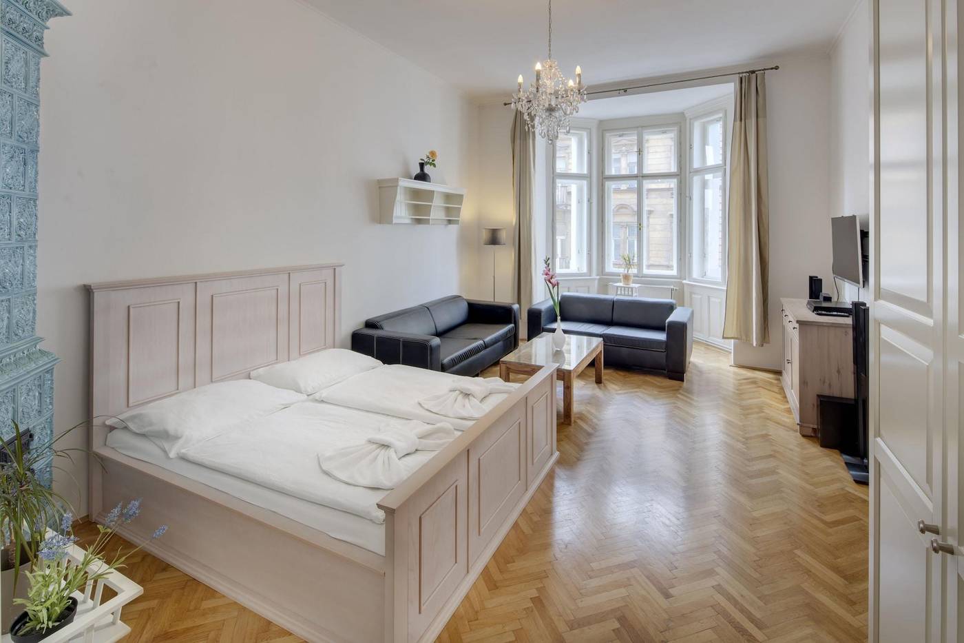 Old-Town-Square-Apartments-Room-12