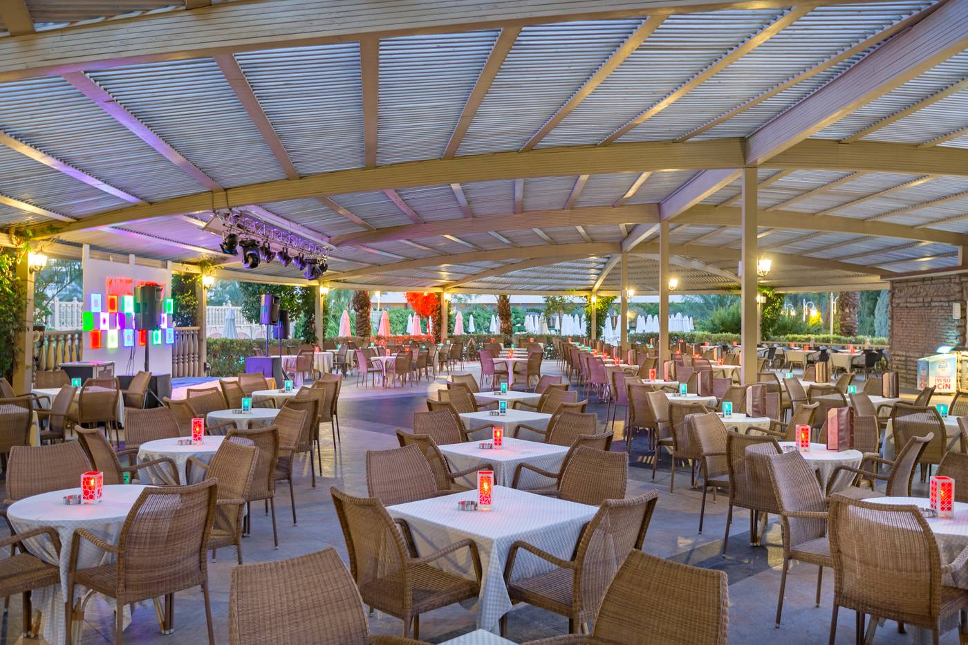 Royal-Holiday-Palace-Restaurant-67