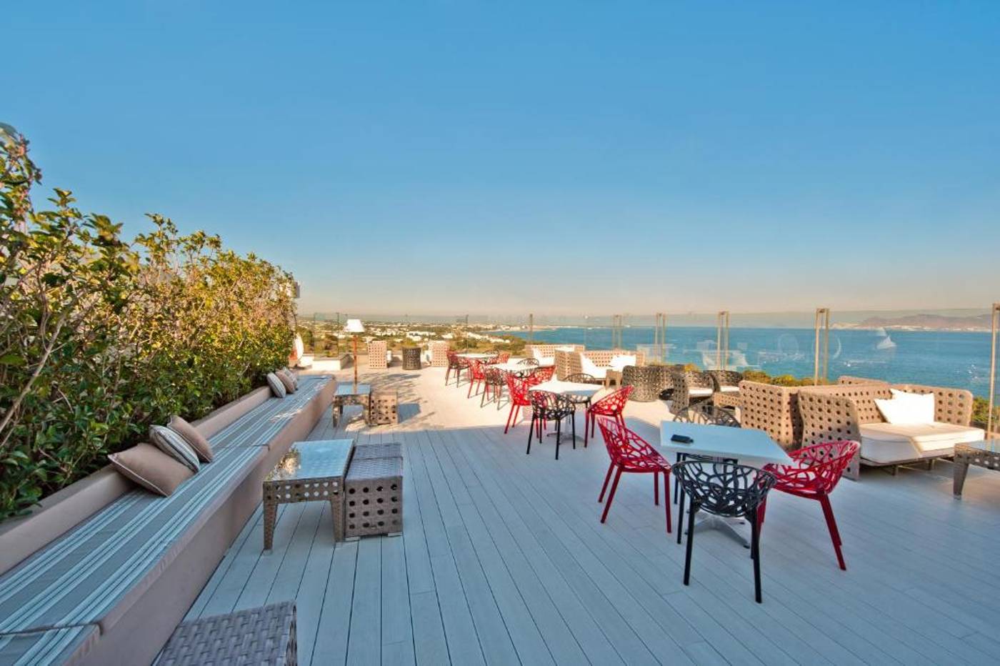 Kipriotis-Panorama-and-Suites-Bar-15