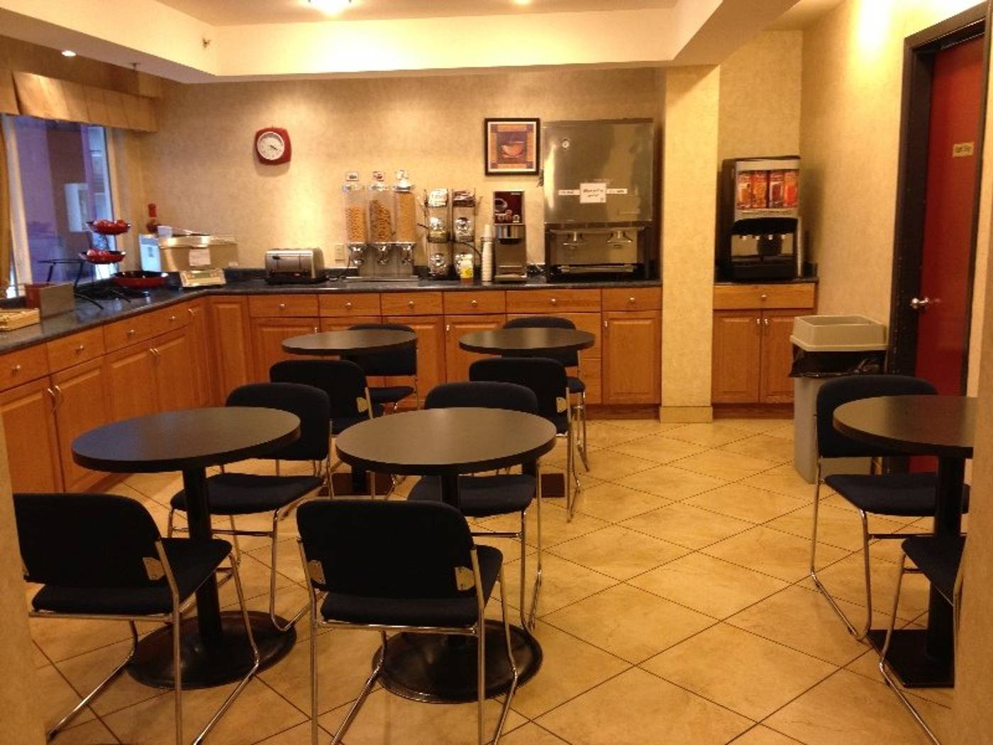 North-Vancouver-Hotel-Restaurant-4