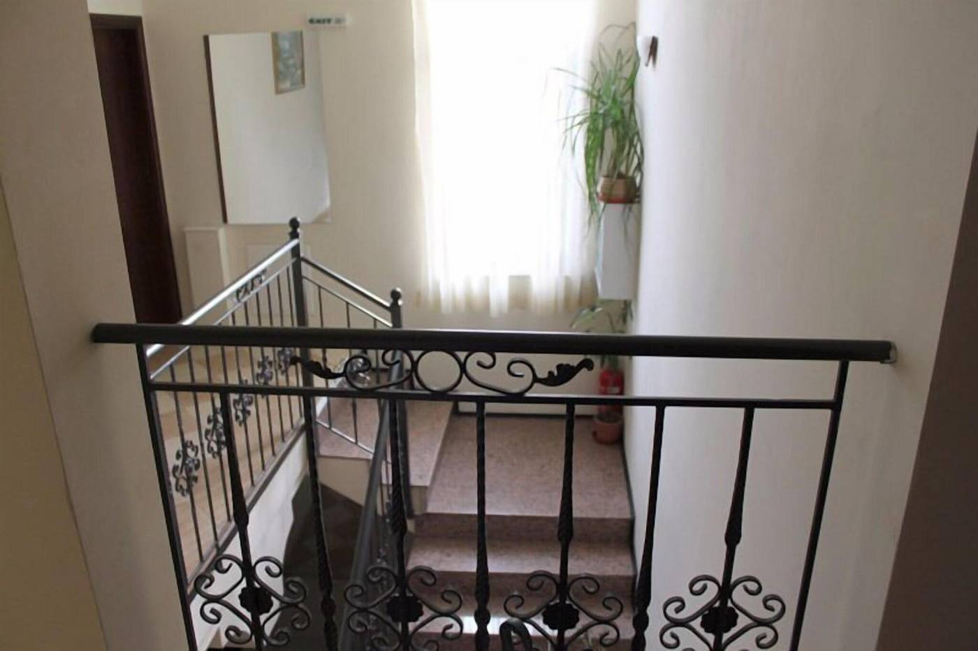 Alafrangite-Hotel-Lobby-17