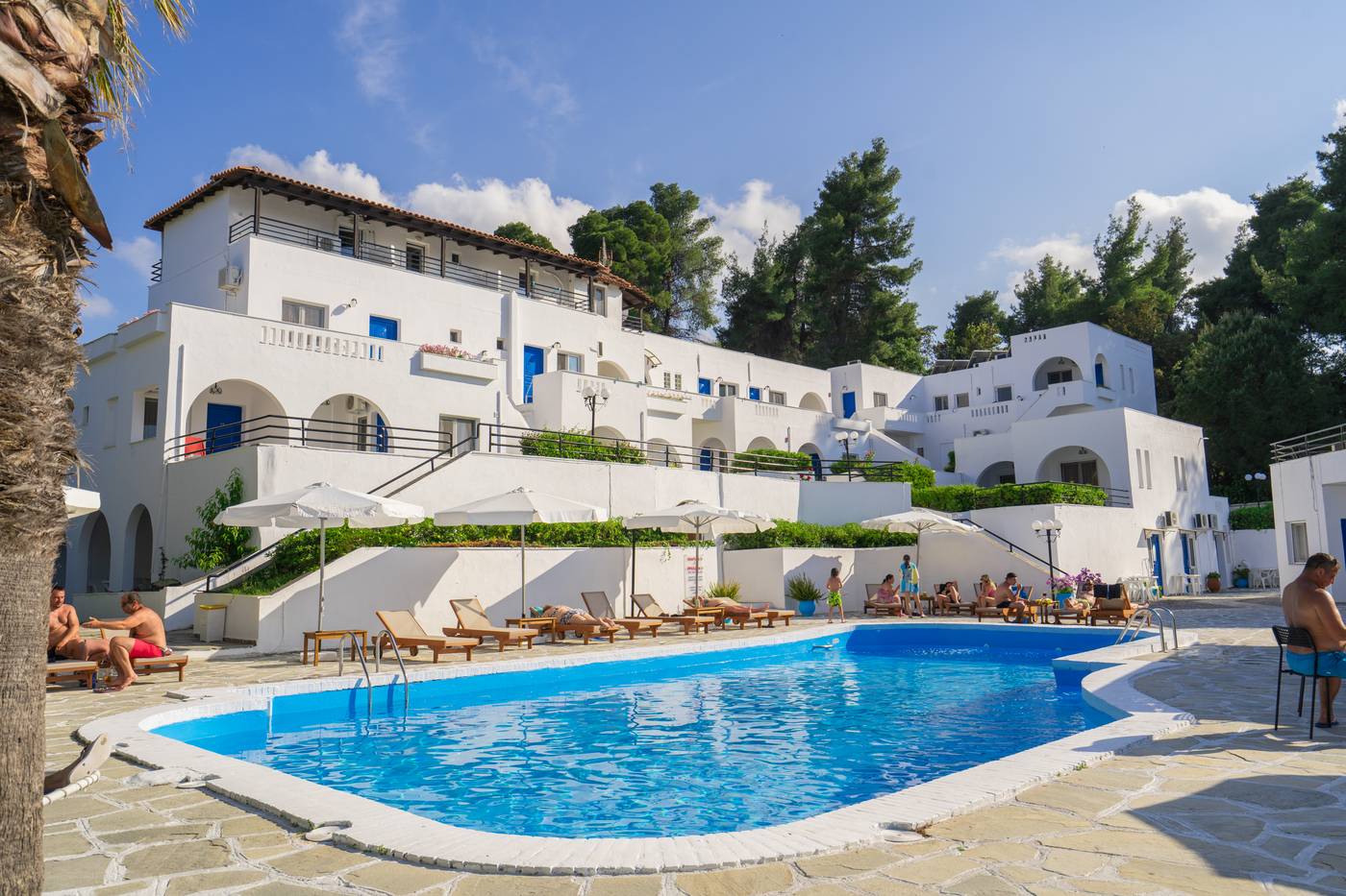 Theo-Bungalows-Pool-6