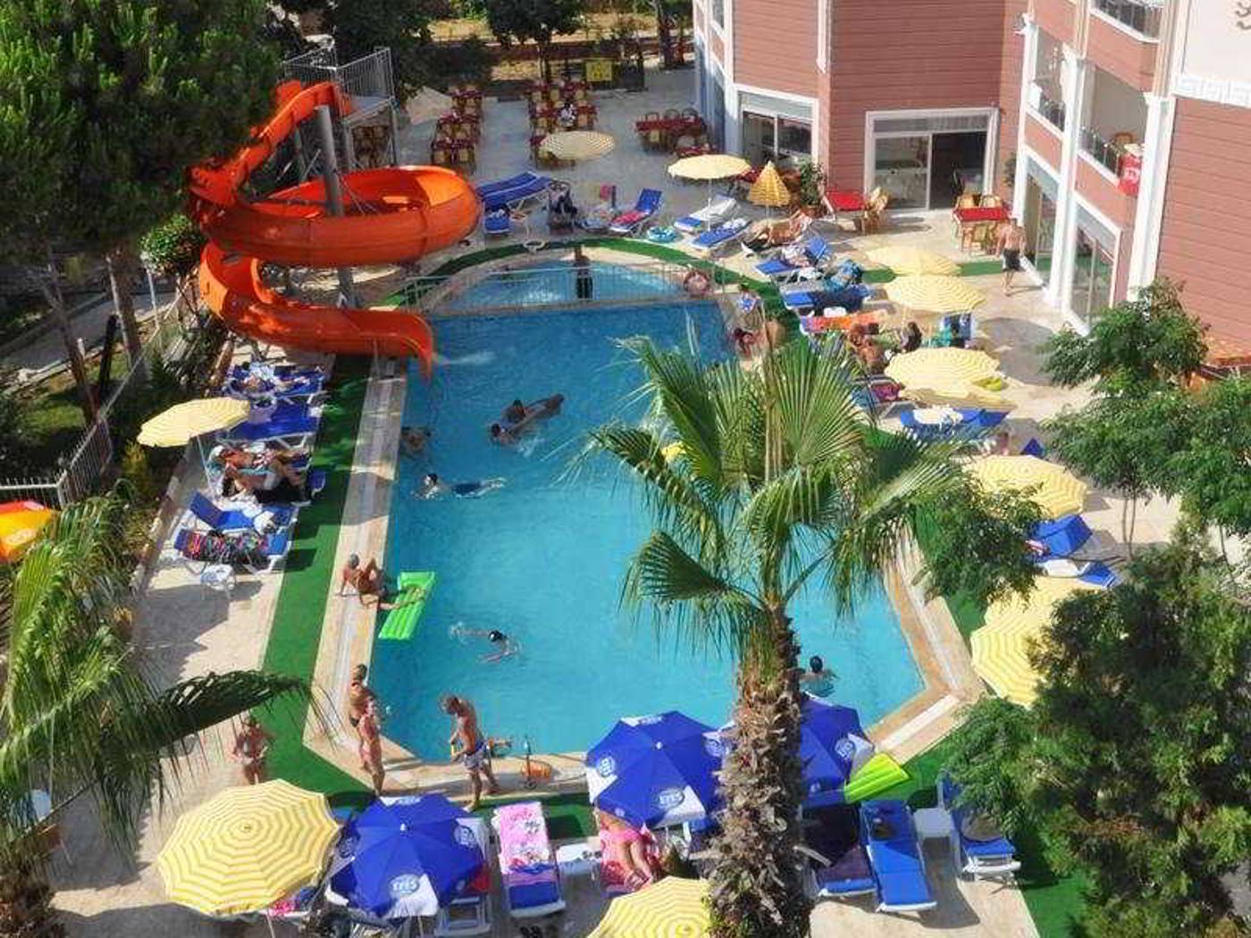 Primera-Hotel-Pool-7