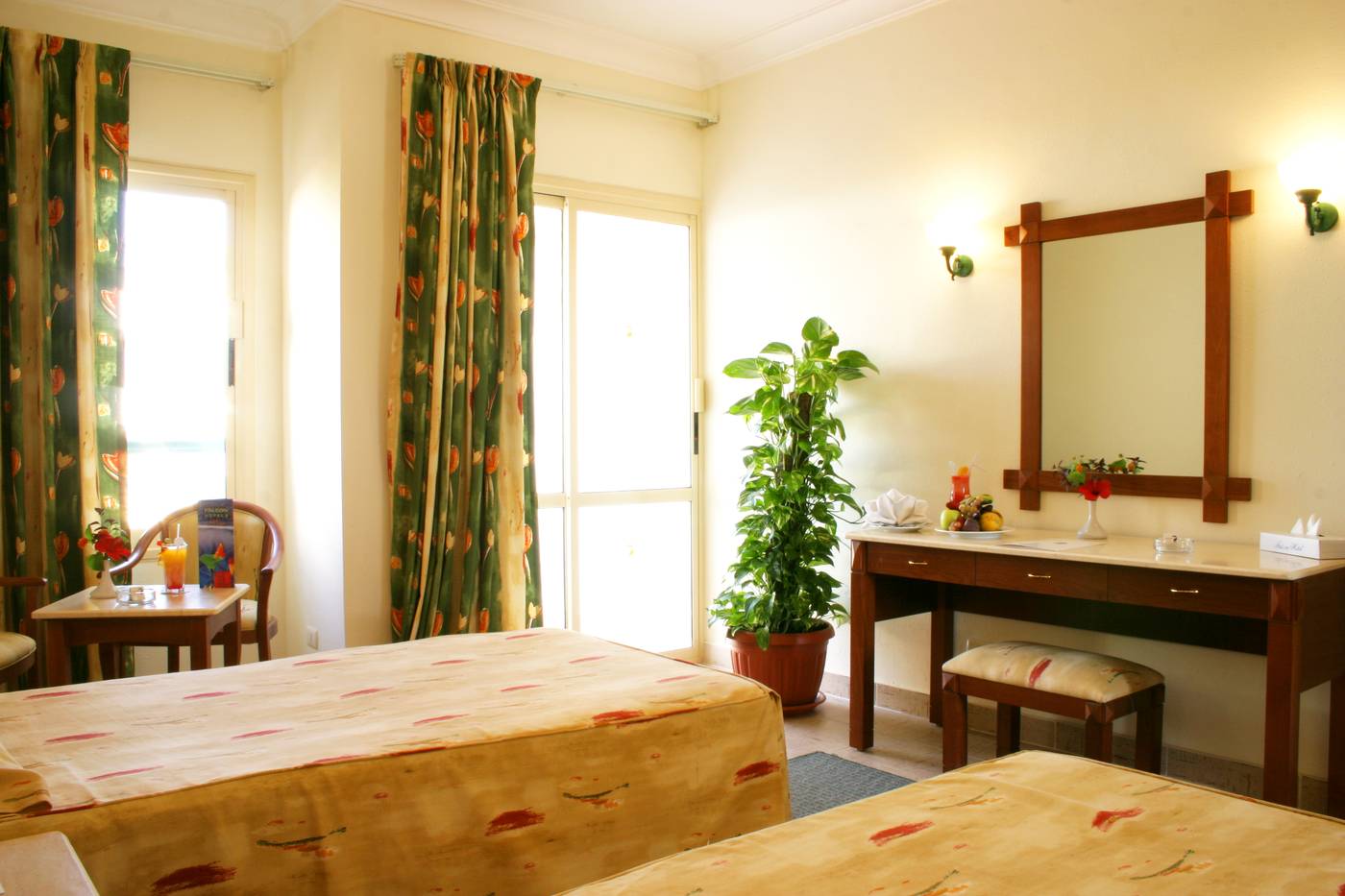 Falcon-Hills-Room-32