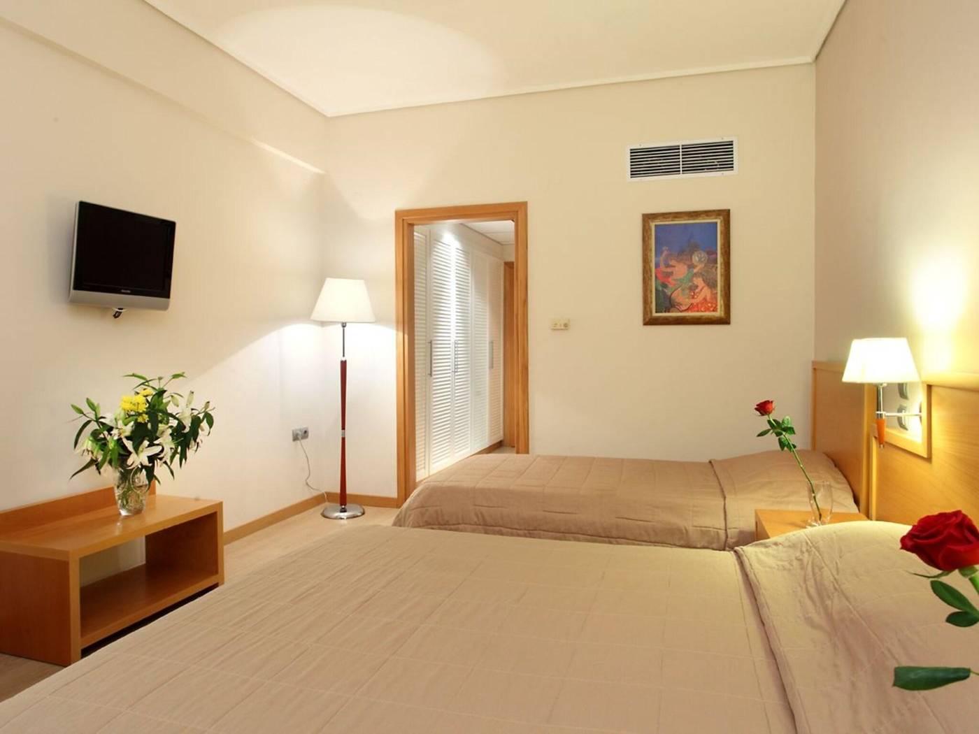 Messinian-Bay-Room-7