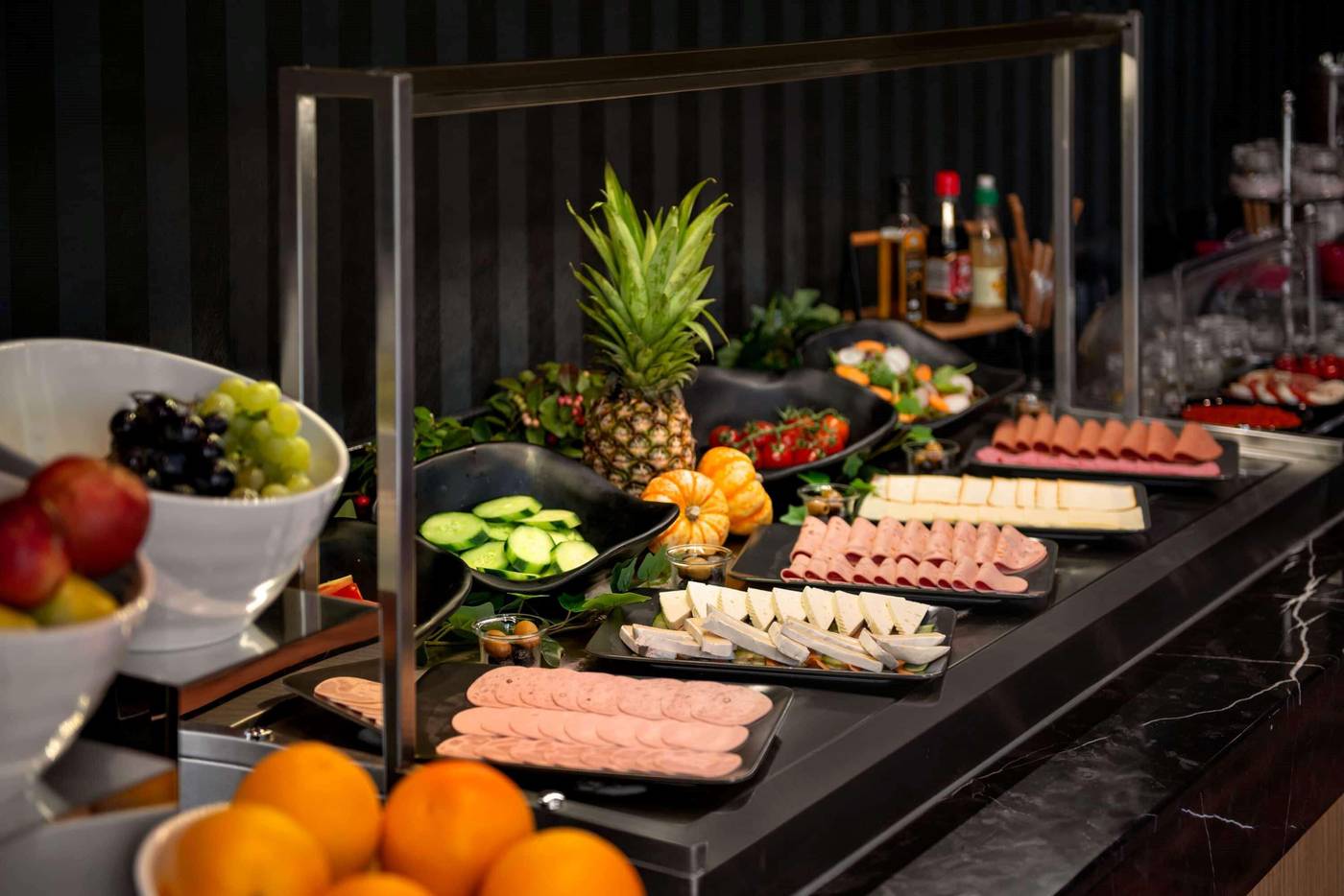 Ramada-By-Wyndham-Budapest-City-Center-Restaurant-25