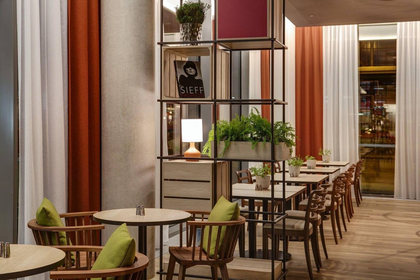 IntercityHotel-Amsterdam-Airport-Restaurant-15