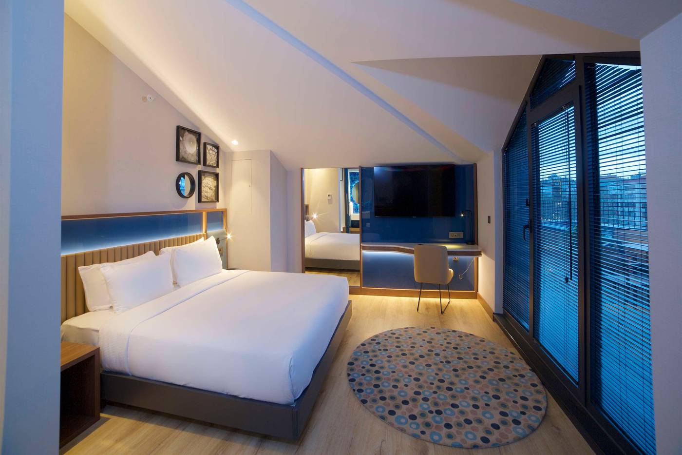 Hampton-by-Hilton-Istanbul-Old-City-Room-21