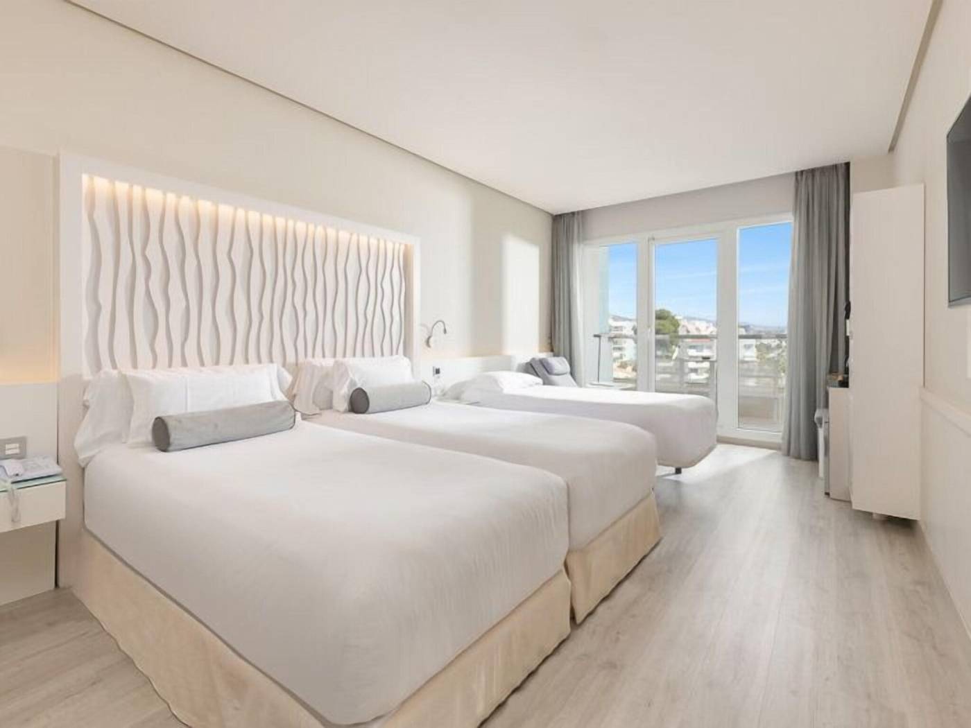 Am----re-Marbella-Beach-Hotel-Room-28