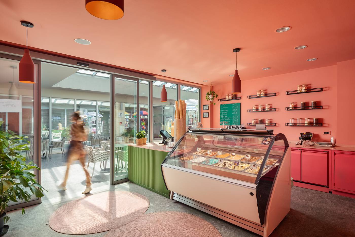 Maistra-Select-Petalon-Resort-Bar-38