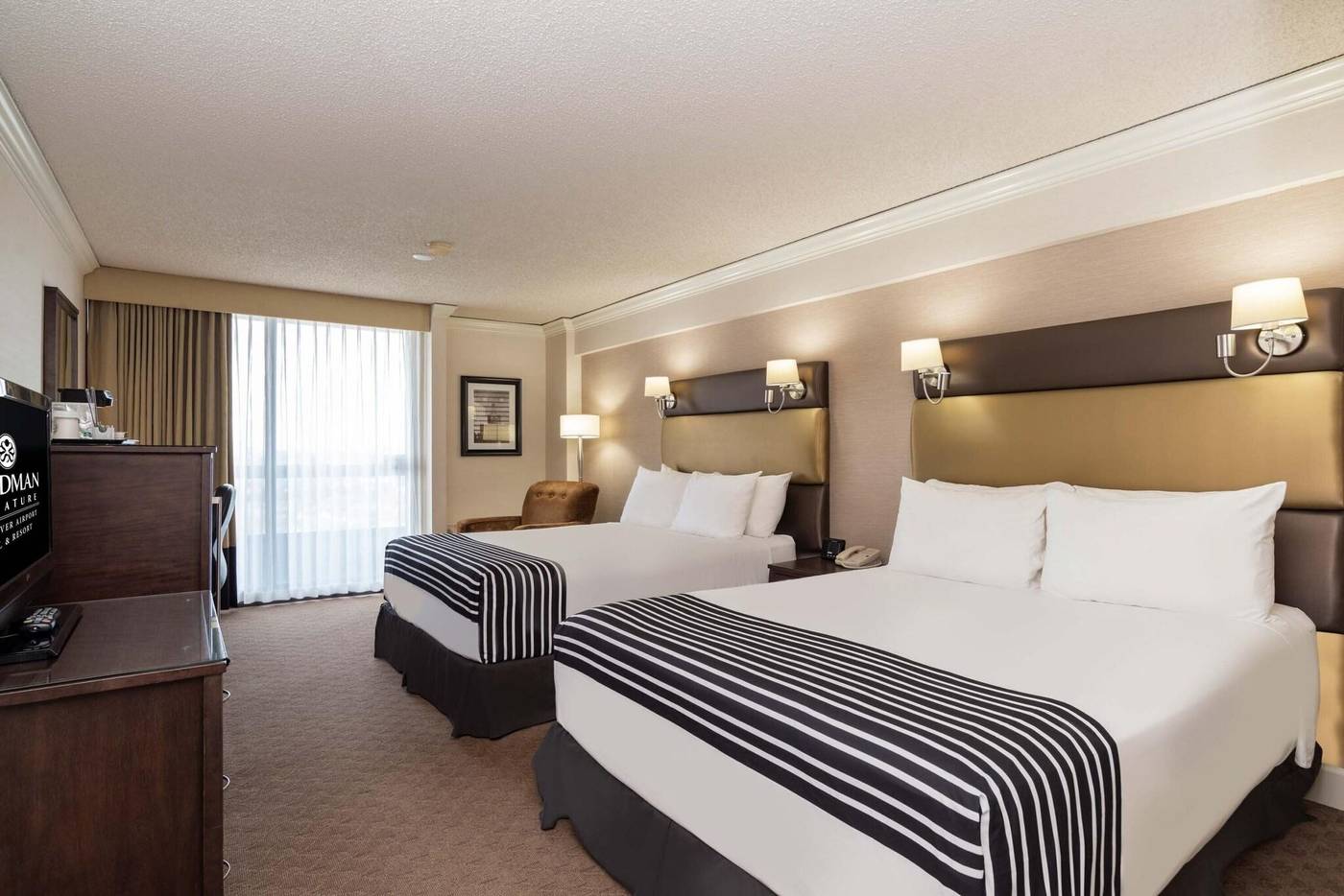 Sandman-Signature-Hotel---Resort-Vancouver-Airport-Room-19