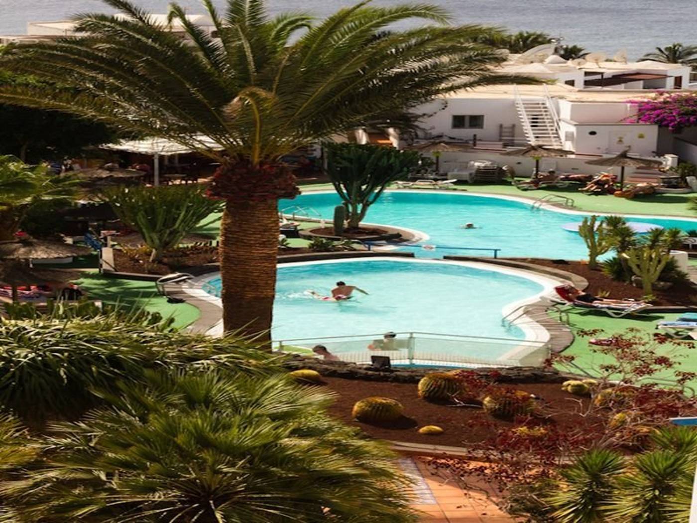 Parque-Tropical-Apartments-Pool-6