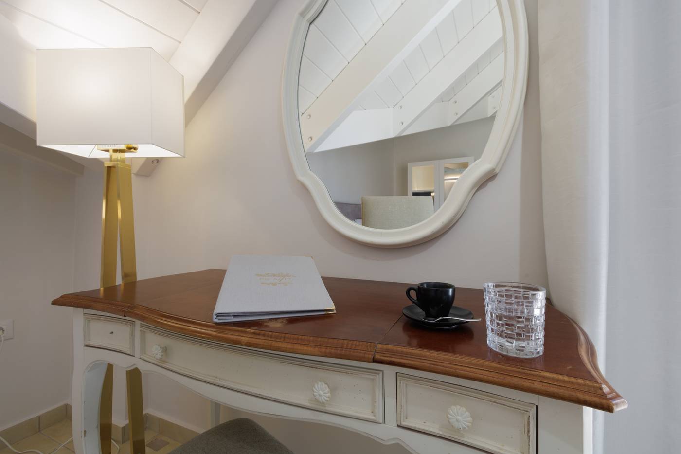 The-Alley-Hotel-Room-40