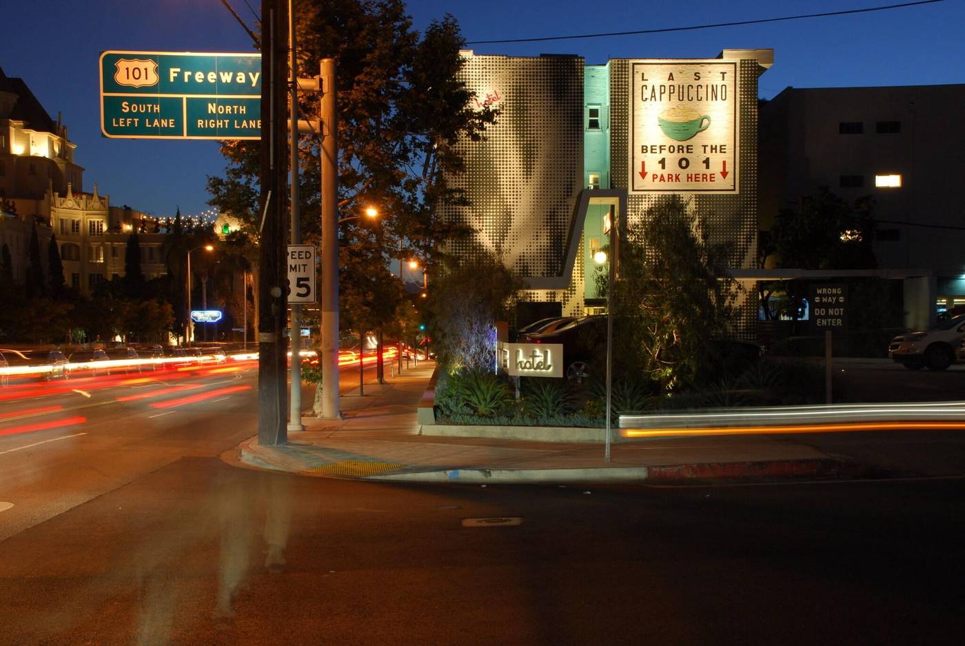 Best-Western-Plus-Hollywood-Hills-General-view-62