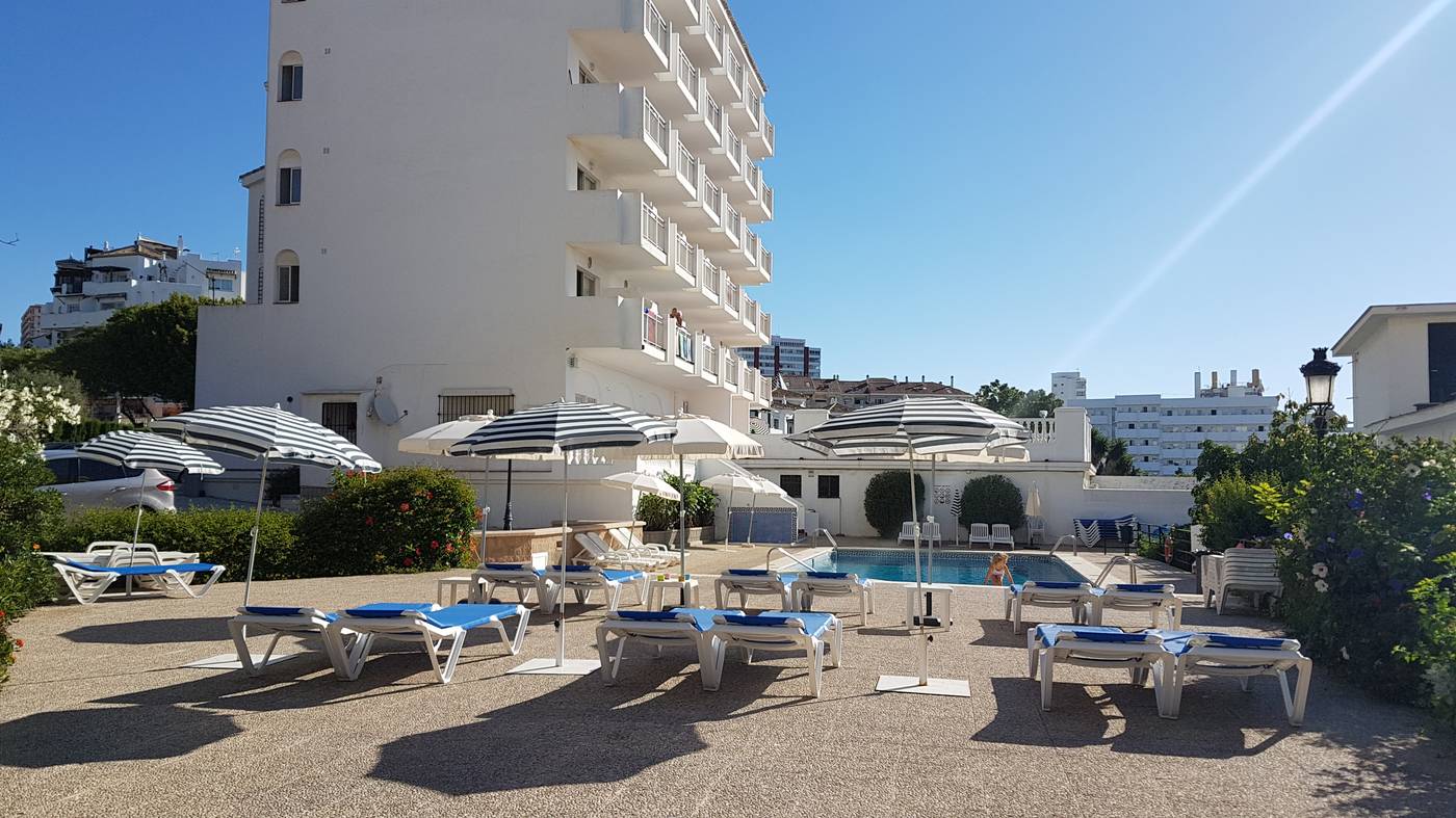 Aparthotel-Sunny-Beach-Pool-1