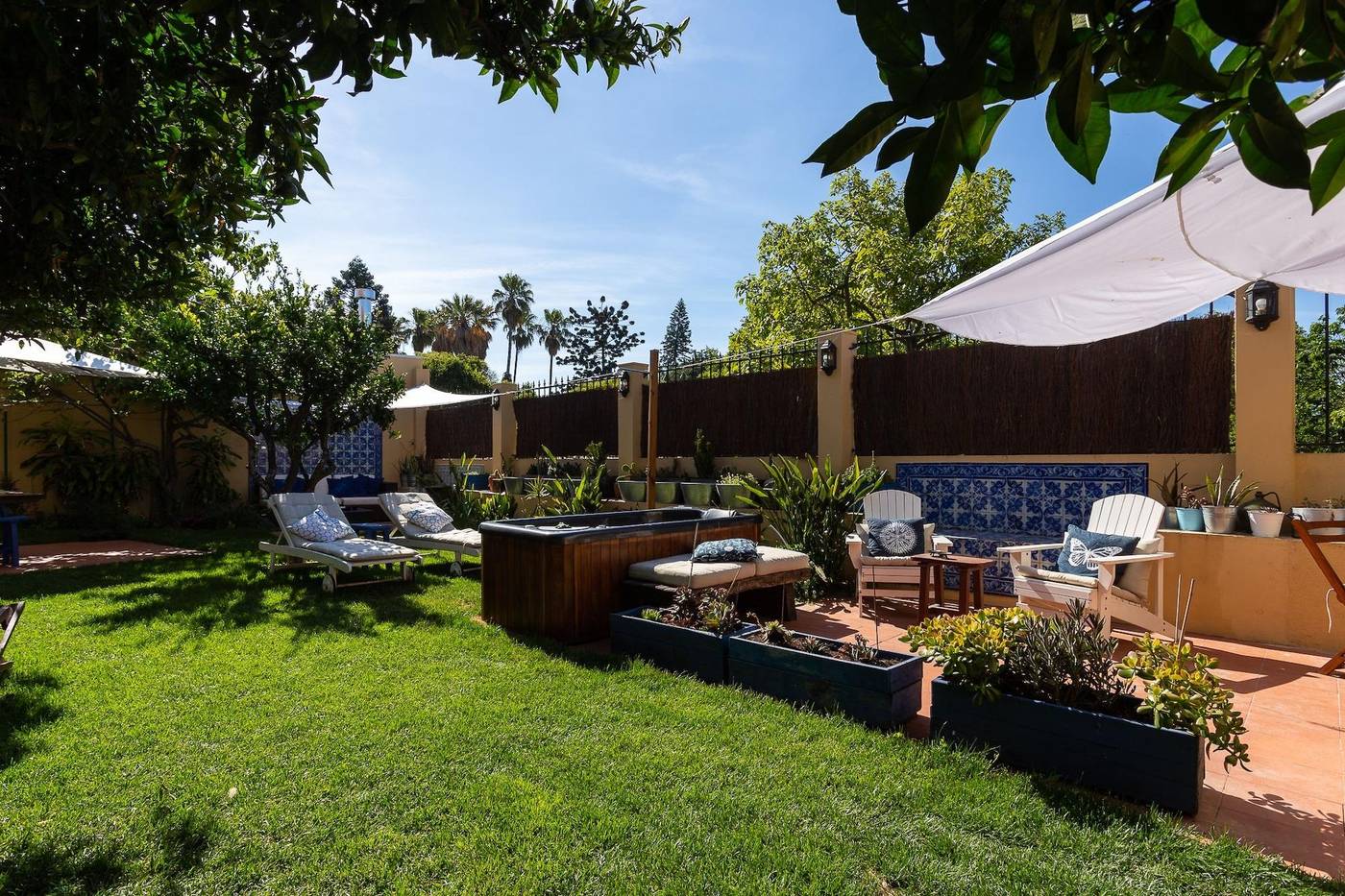 Geronimo-Guest-House-Bel-m-General-view-47