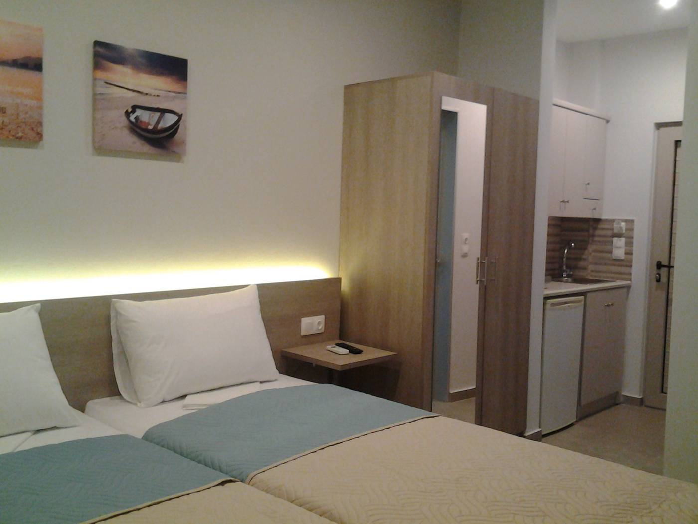 Lola-Apartments-Room-18